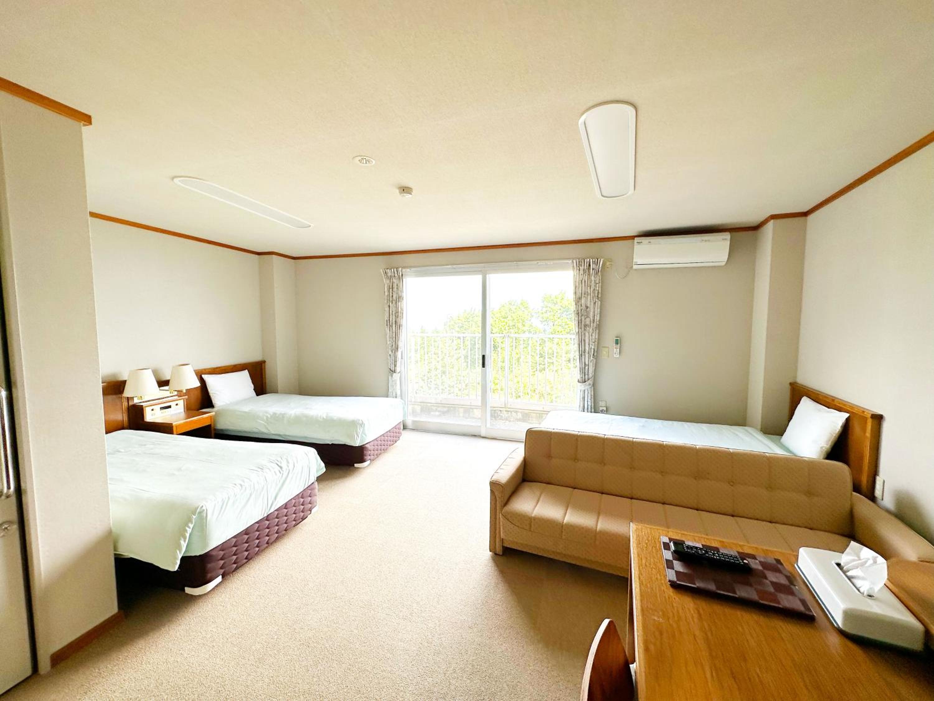 quadruple room with toilet