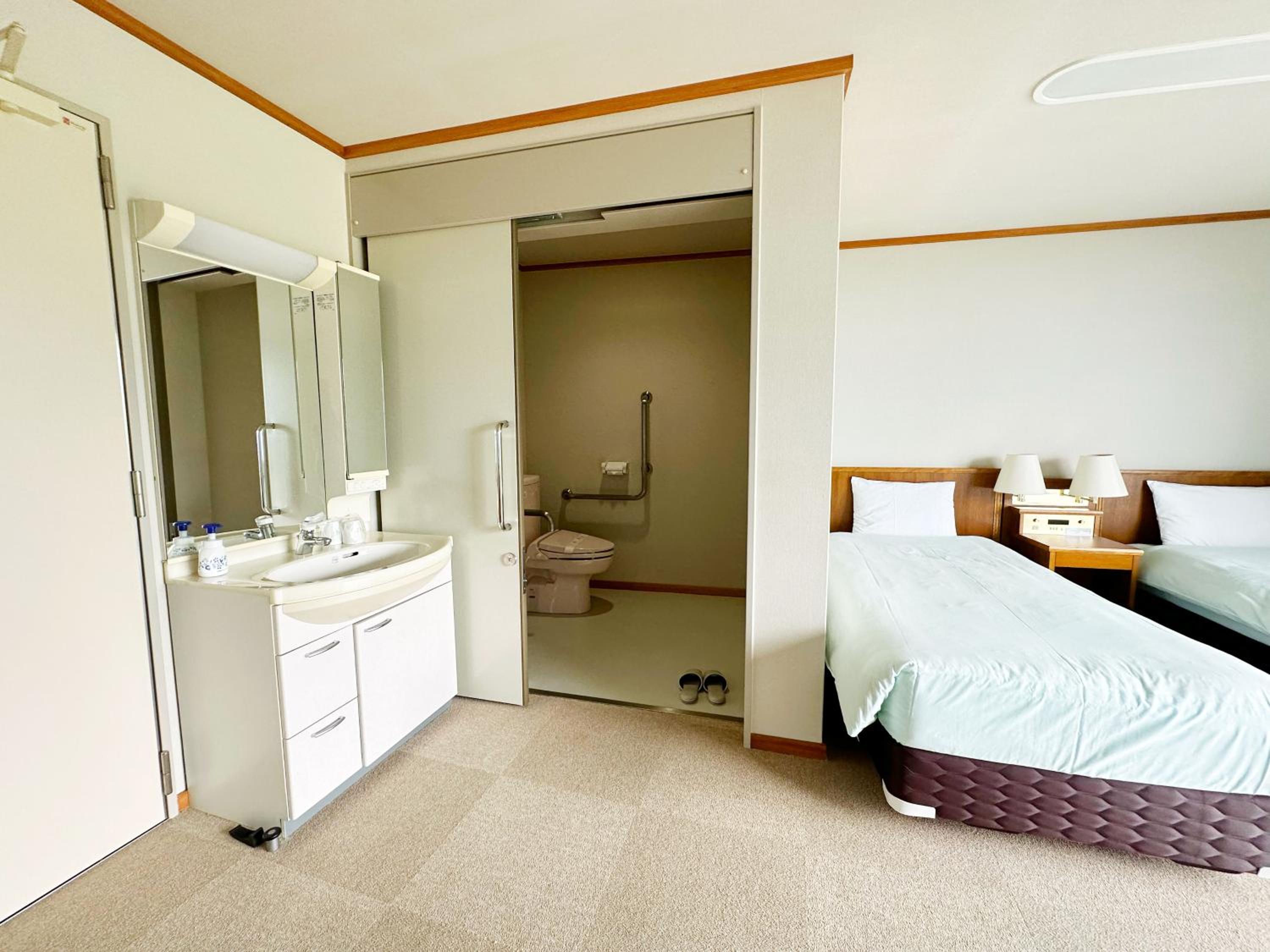 quadruple room with toilet photo 3