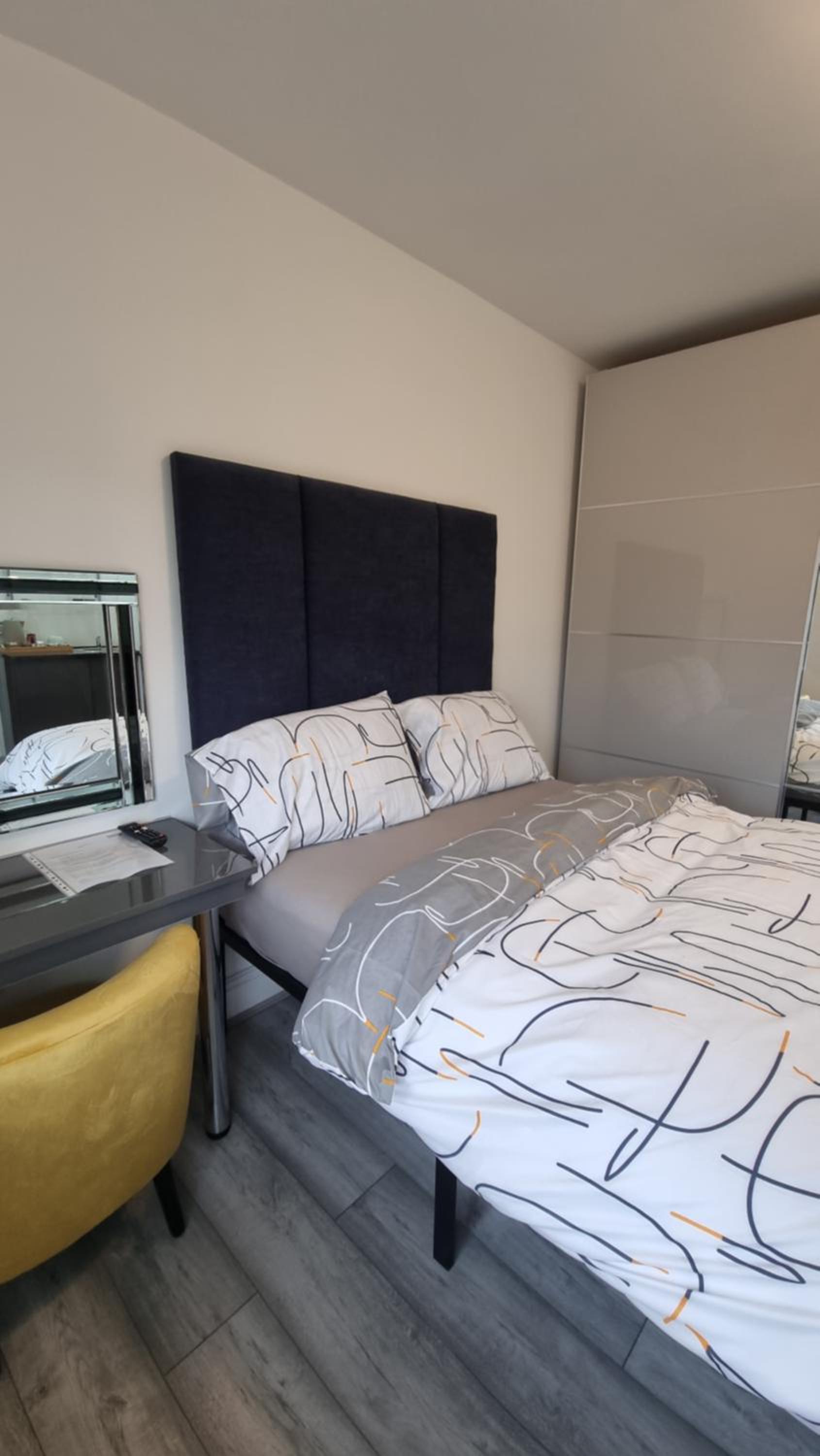 One-Bedroom Apartment photo 2