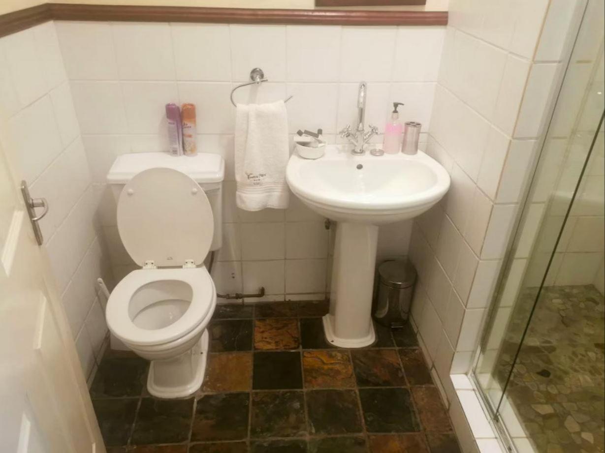 Comfort Queen Room photo 2