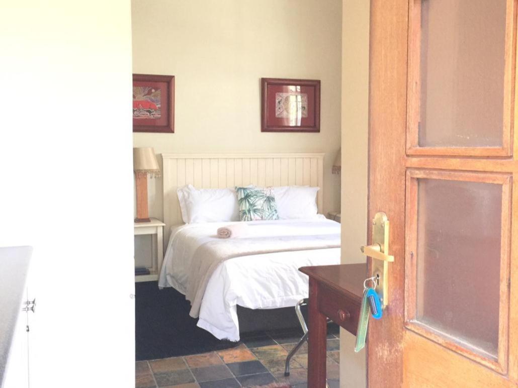Comfort Queen Room photo 1
