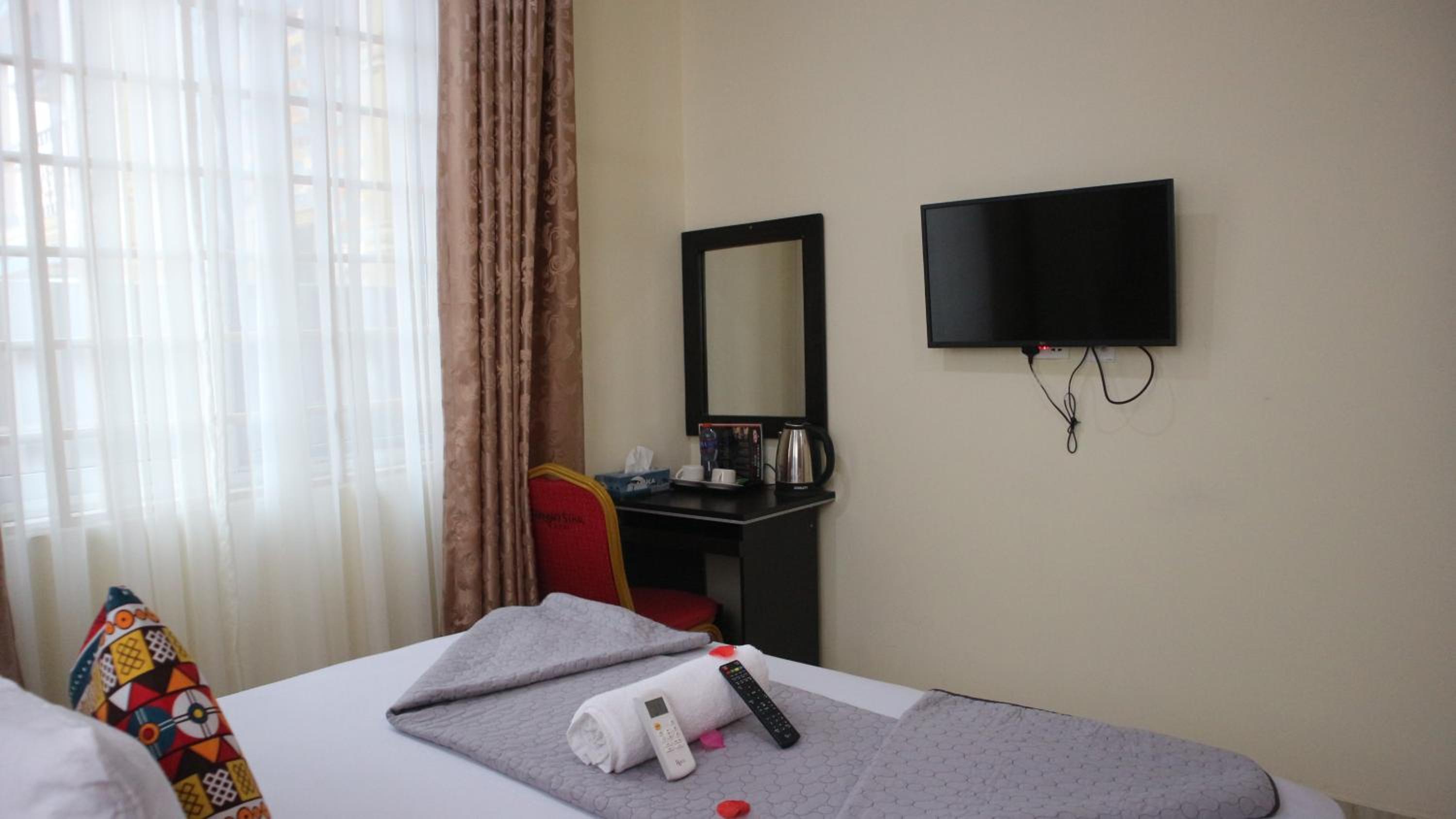 Standard Queen Room photo 3