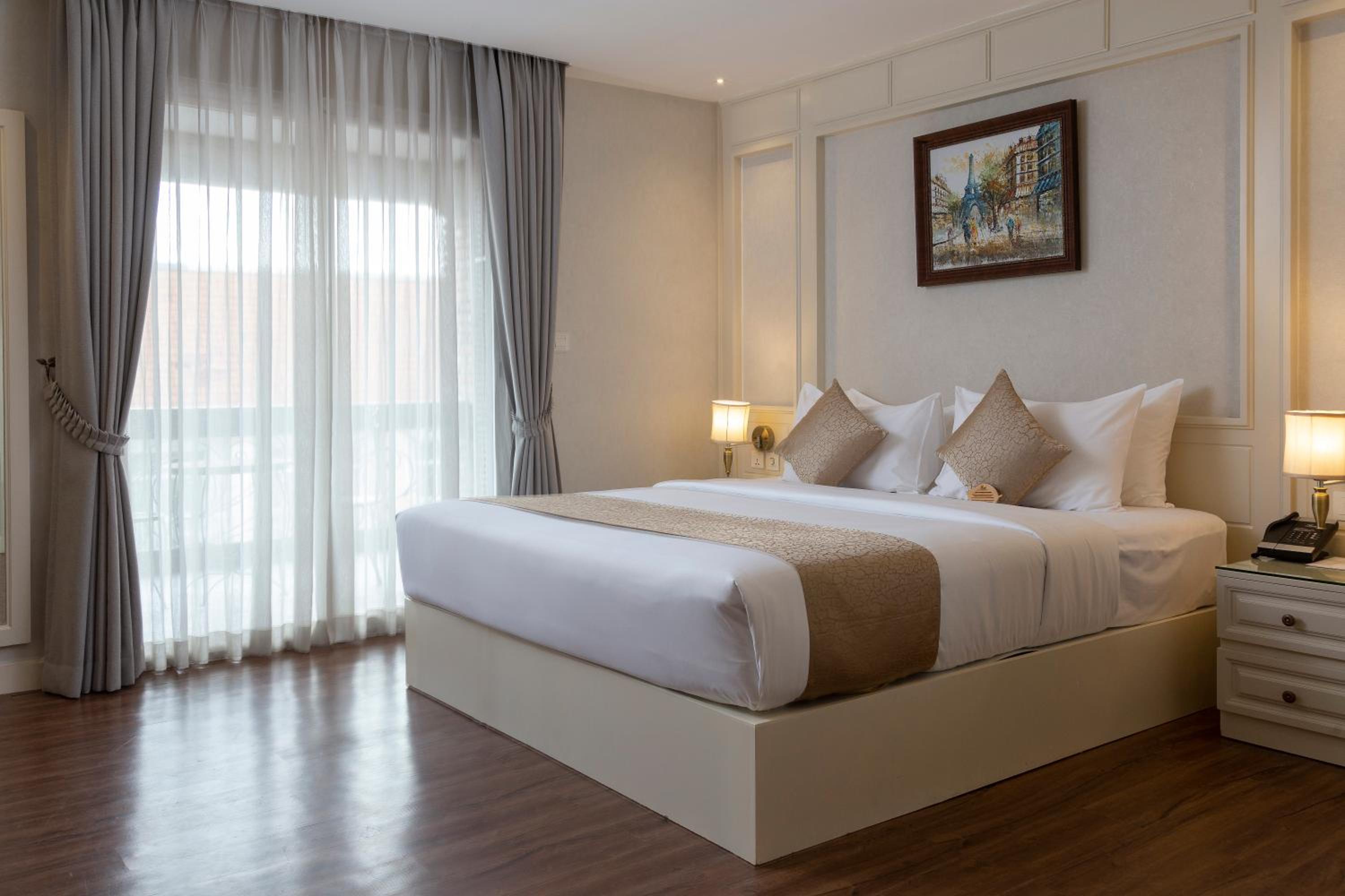 Landmark Double Room with Balcony photo 3