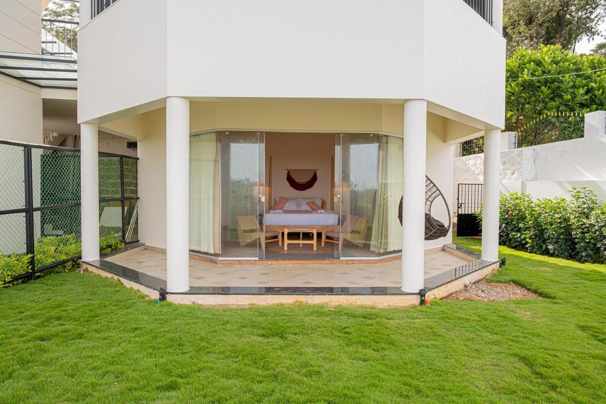Villa - Photo 2