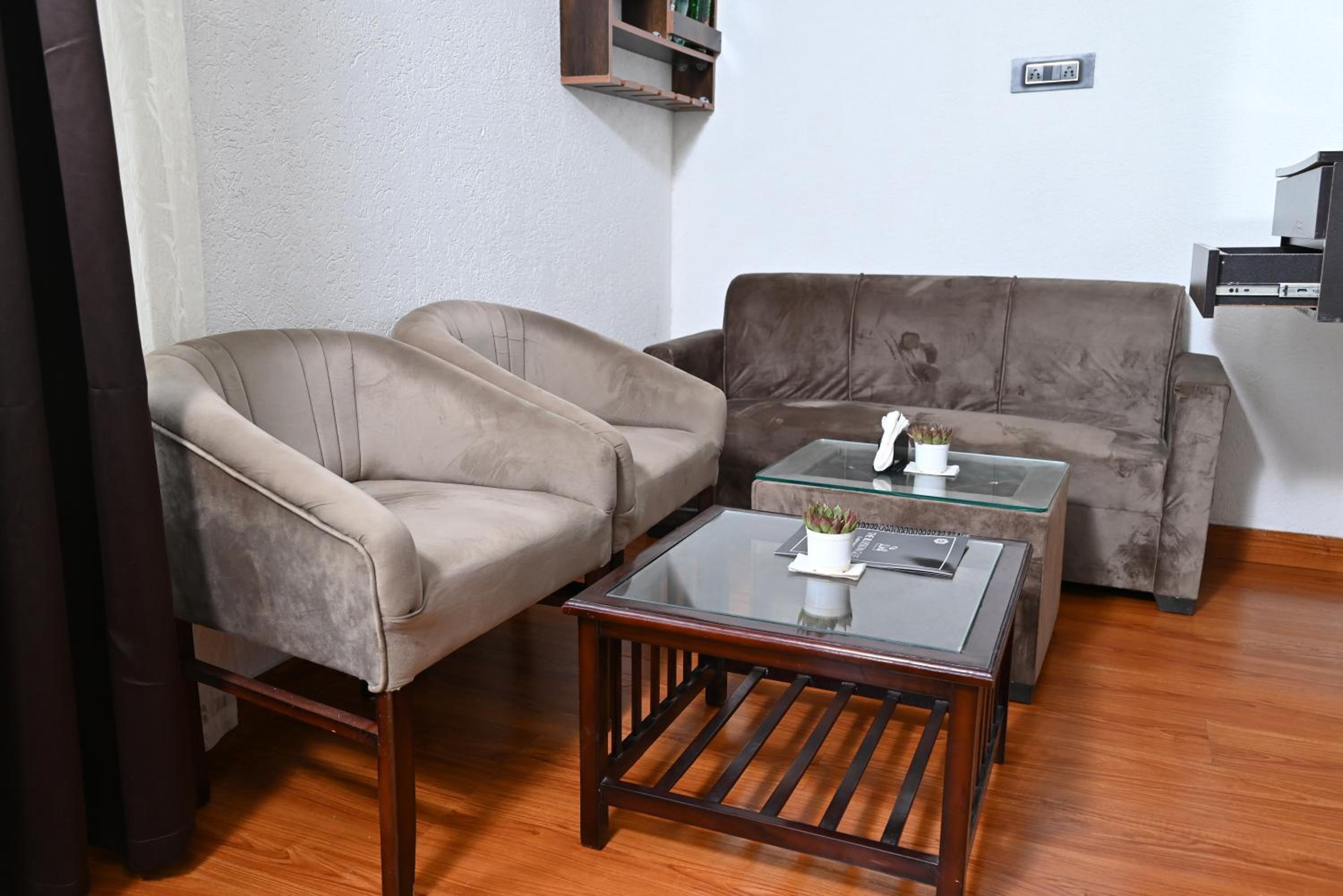 Deluxe Double Room with Balcony photo 3