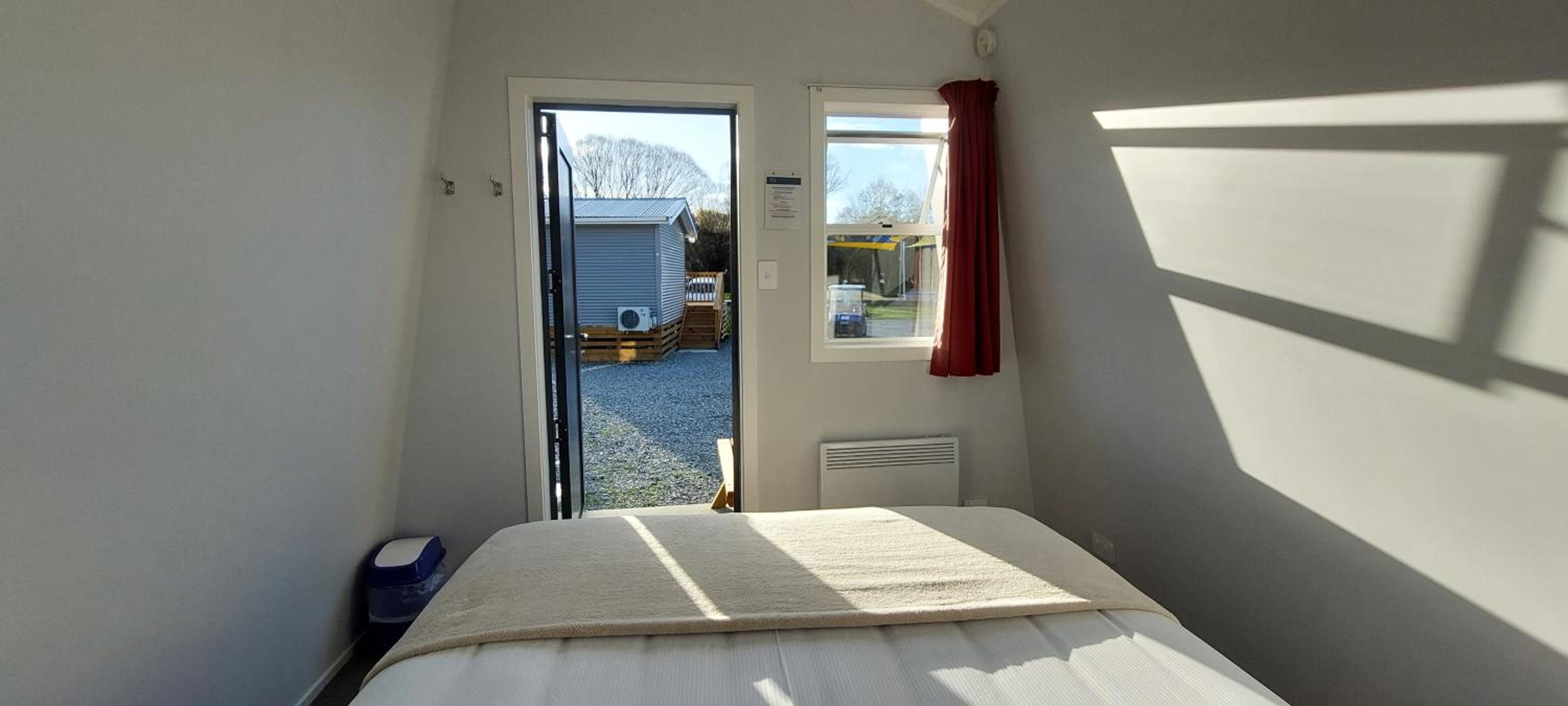 Standard Cabin with Queen Bed - Photo 4