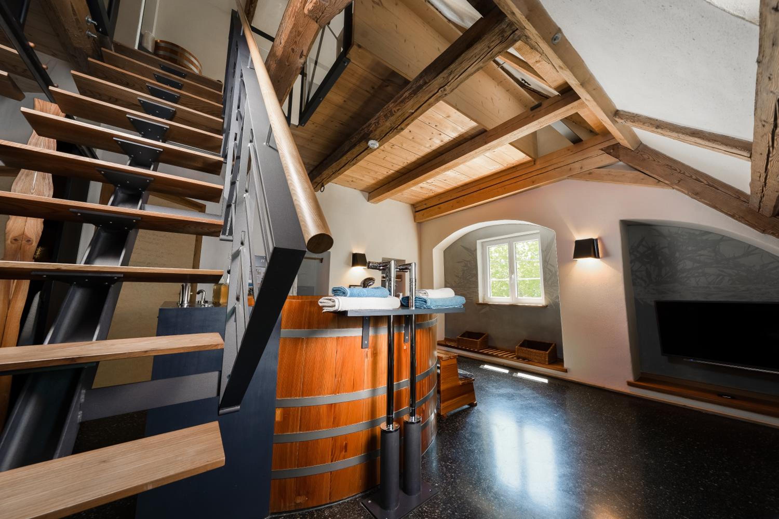 Deluxe Suite AMTSHOF with Lake View - Photo 4