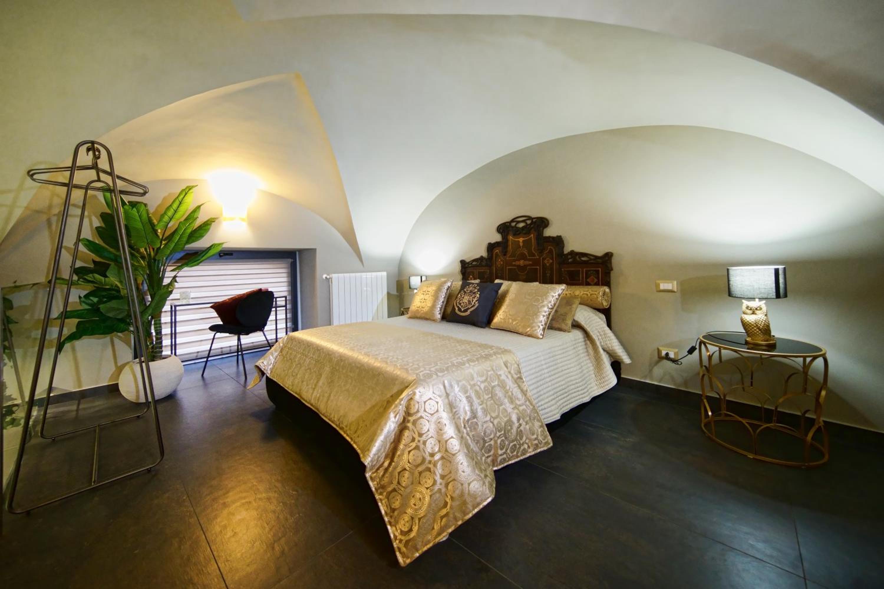 Deluxe Suite with Spa Bath - Photo 21