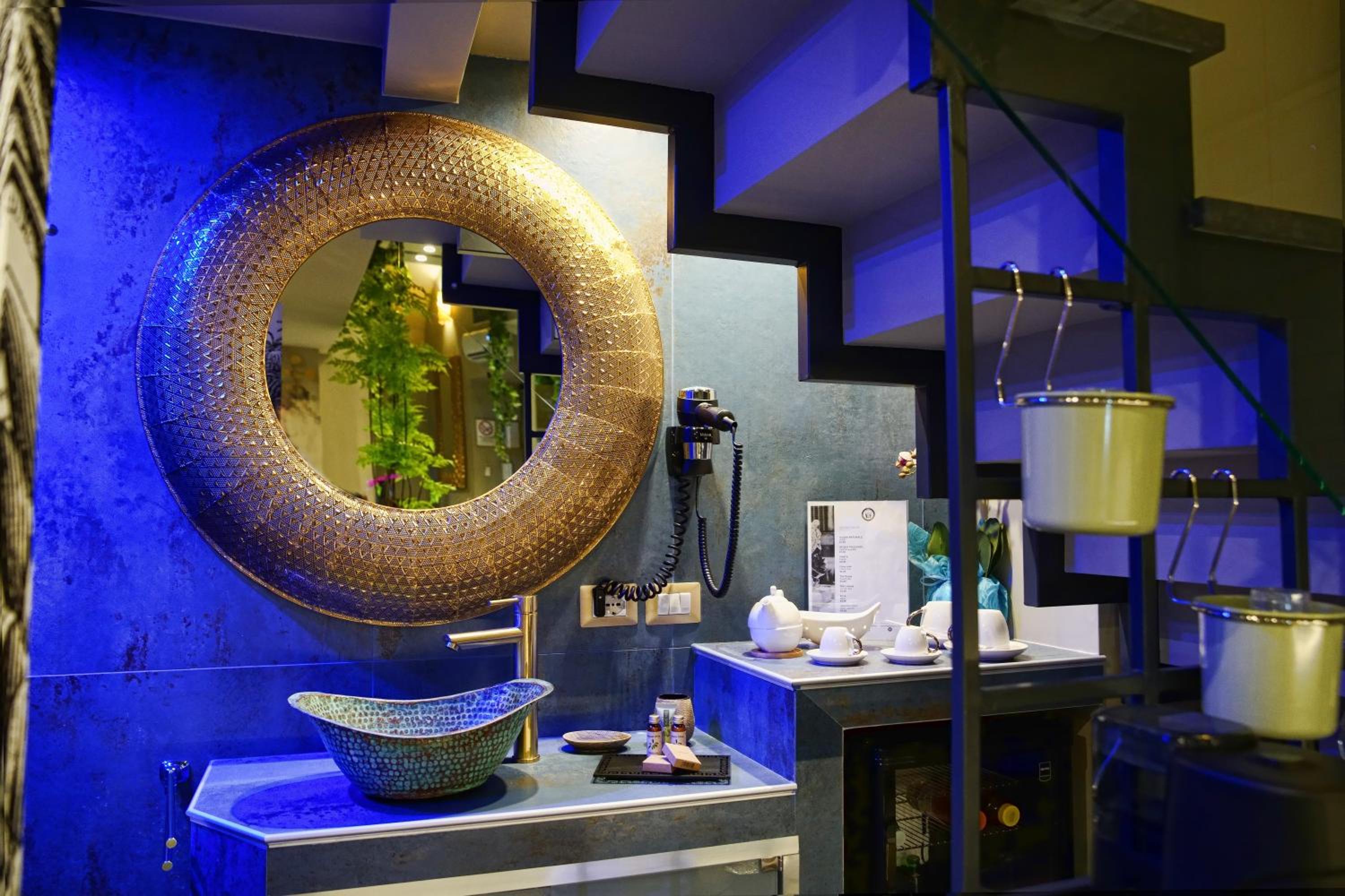 Deluxe Suite with Spa Bath - Photo 6