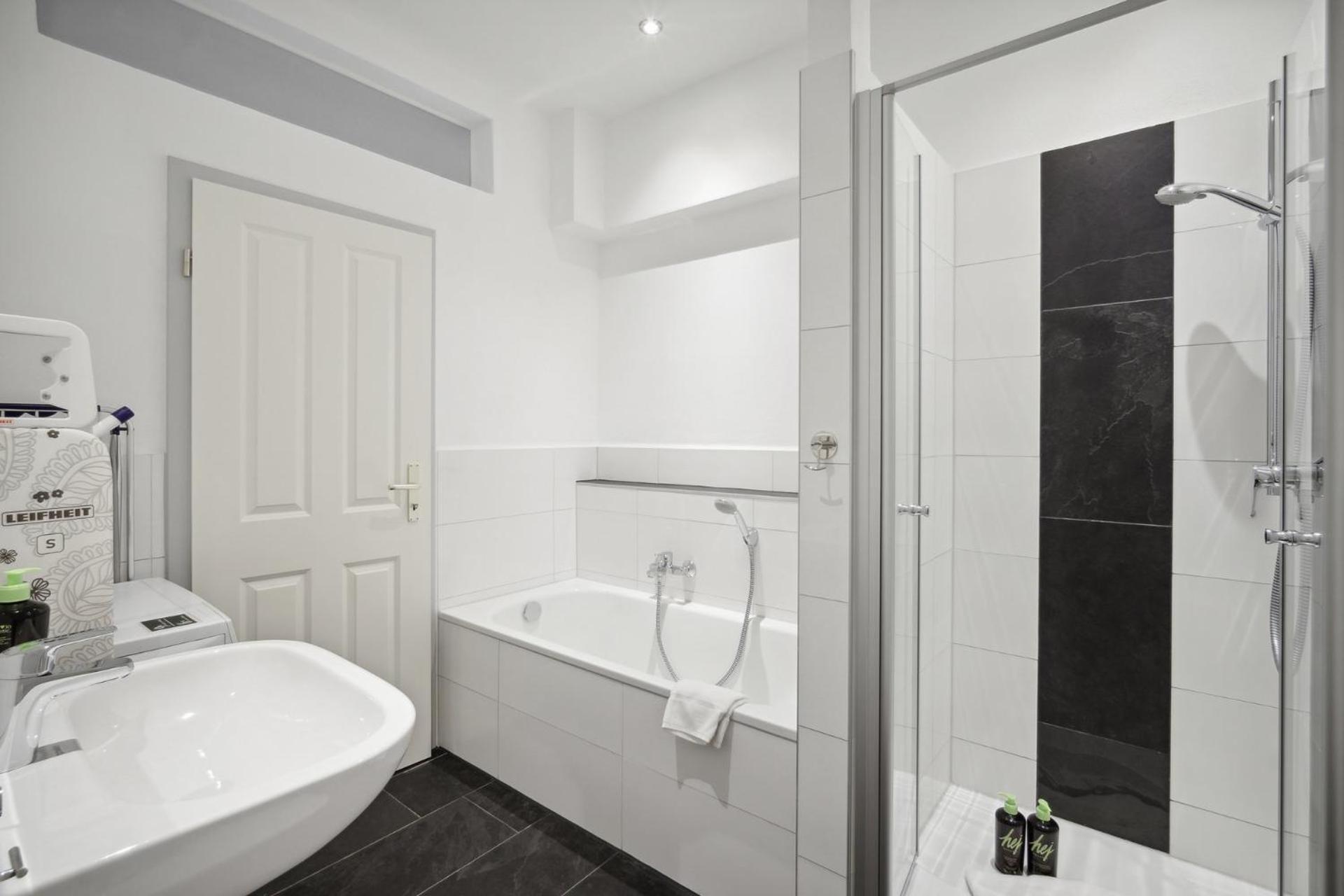 One-Bedroom Suite - Photo 5
