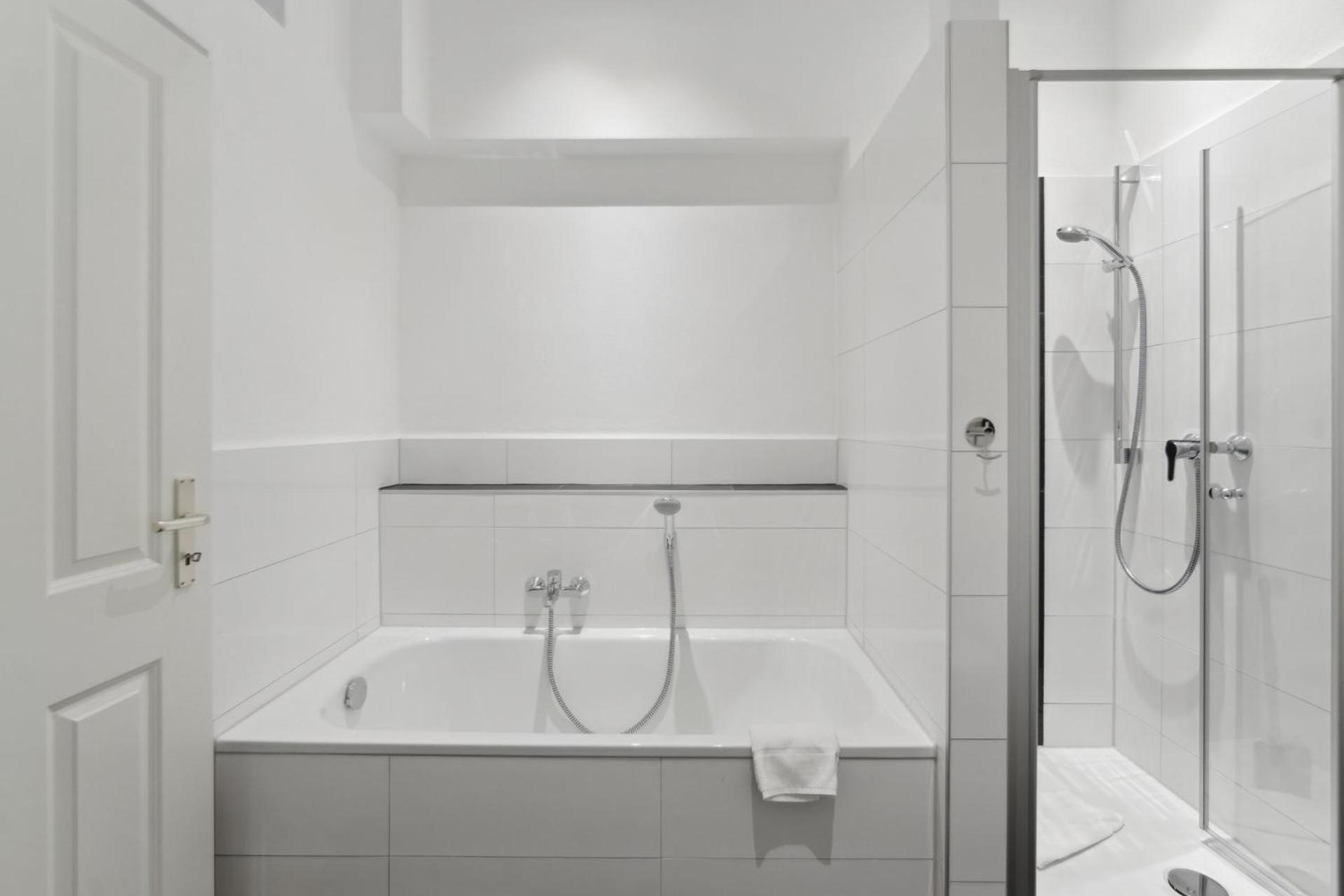 One-Bedroom Suite - Photo 14