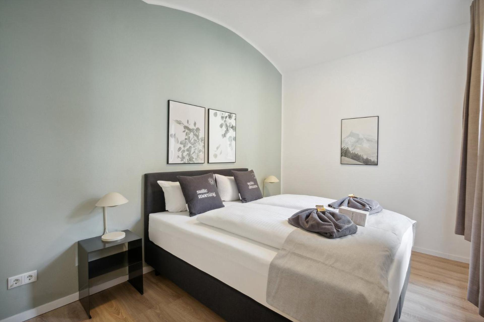One-Bedroom Suite - Photo 4