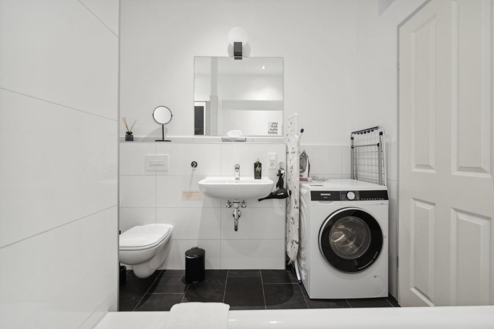 One-Bedroom Suite - Photo 16