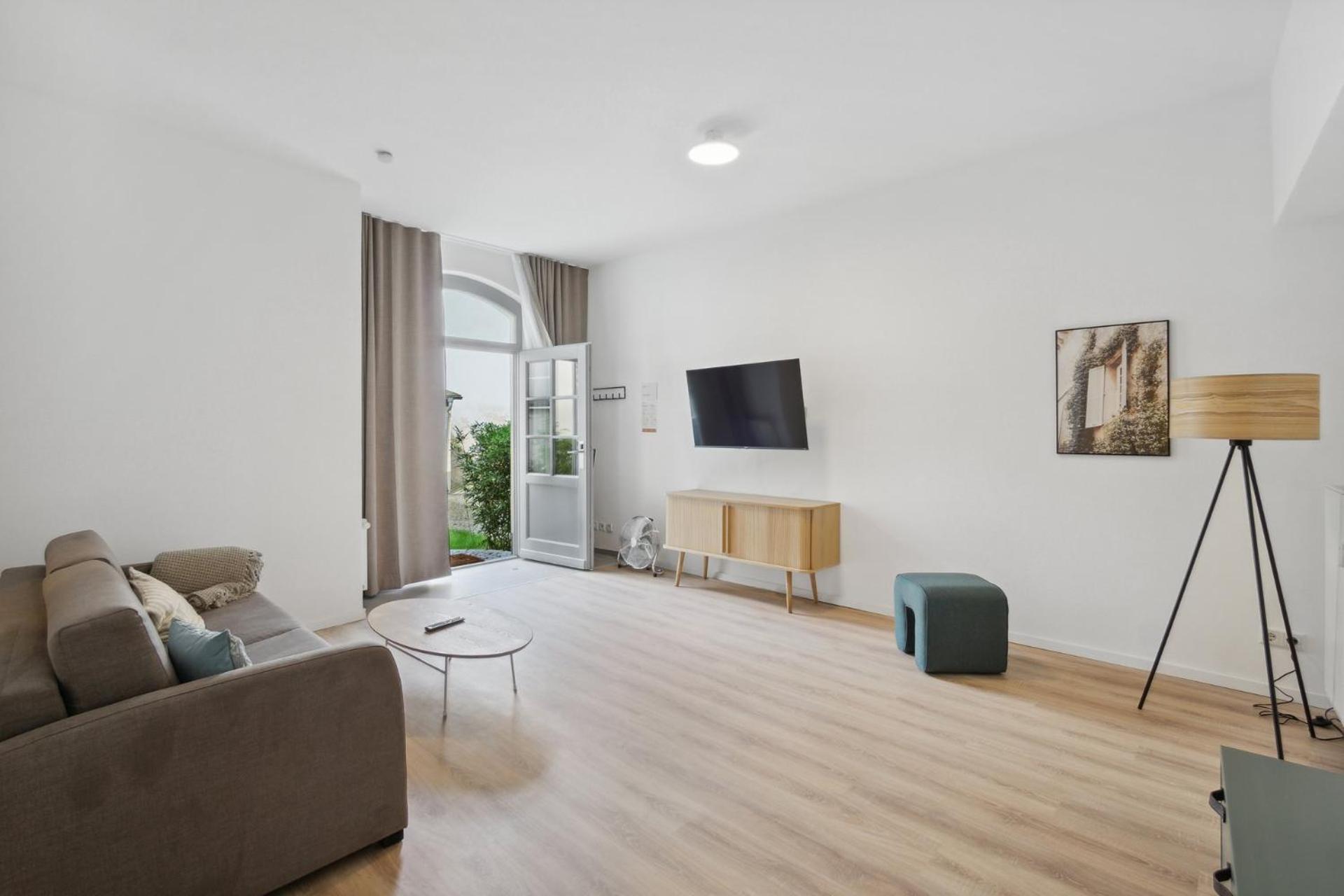 One-Bedroom Suite - Photo 2