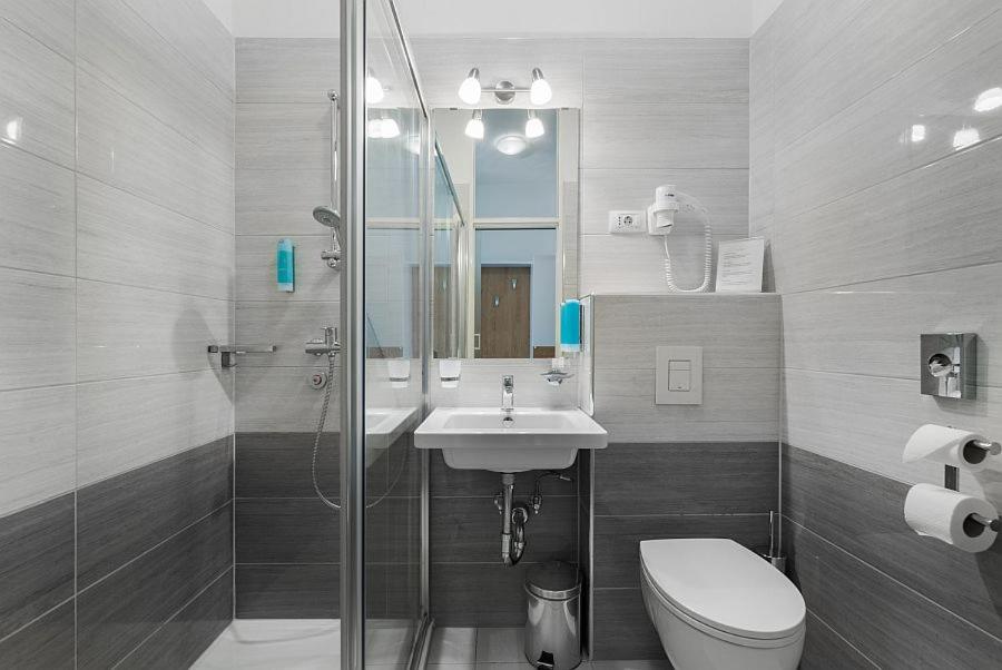 Standard Twin Room - Photo 2