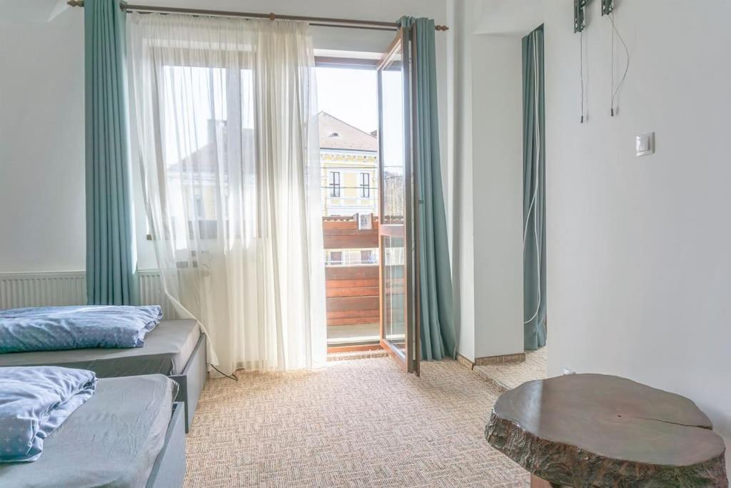 Two-Bedroom Apartment with Balcony photo 2