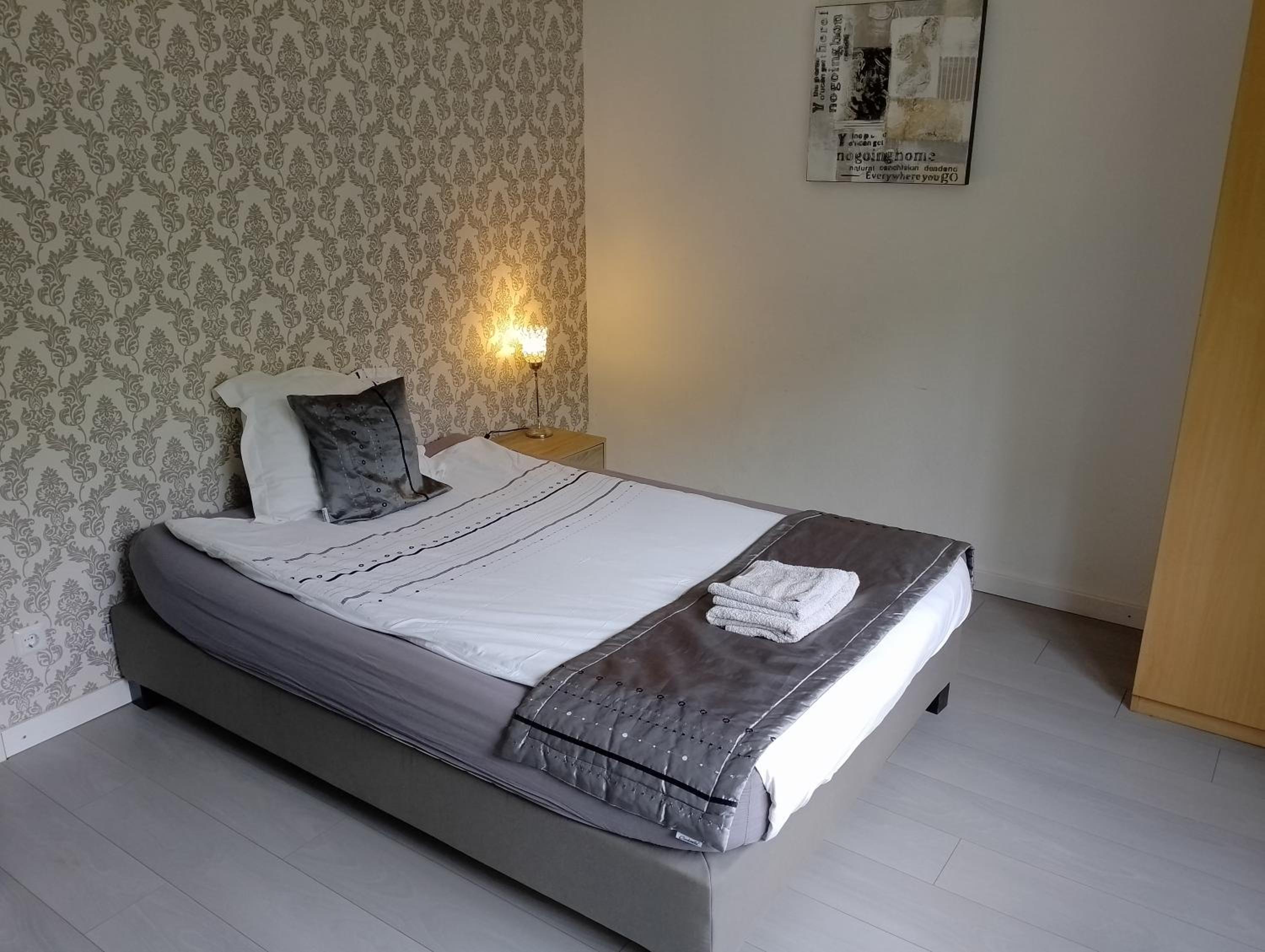 Single Room with Bathroom photo 1