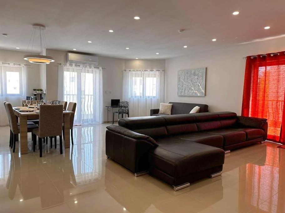 Three-Bedroom House photo 1