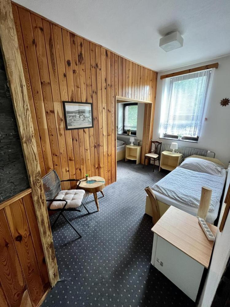 Quadruple Room with Private Bathroom photo 3