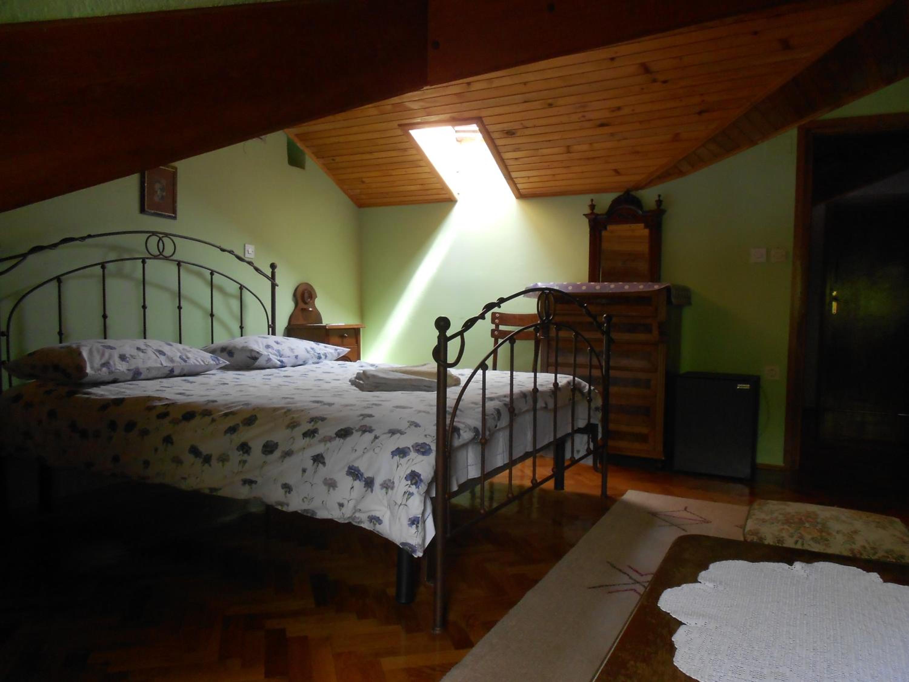 Double Room - Photo 6