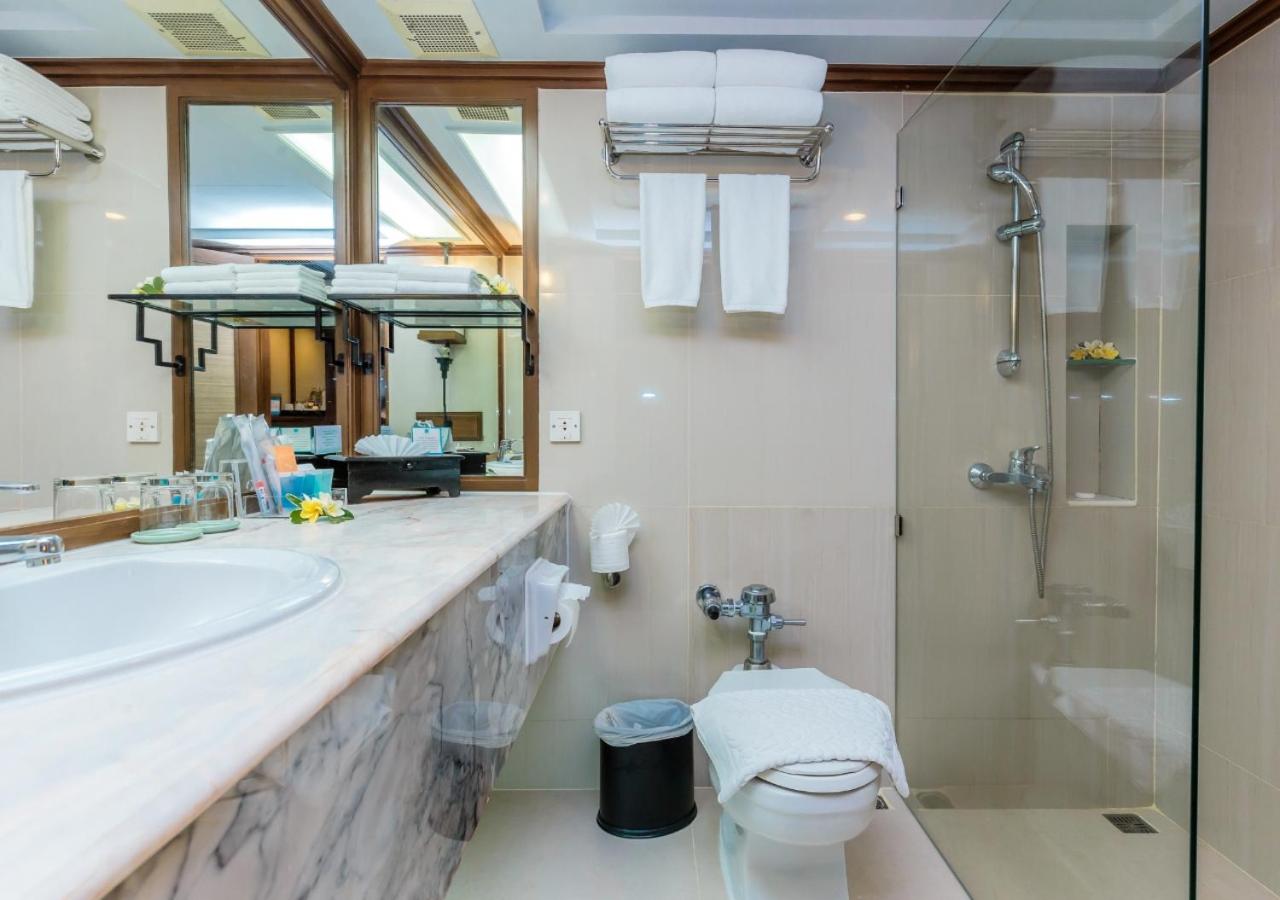 One-Bedroom Suite - Photo 6