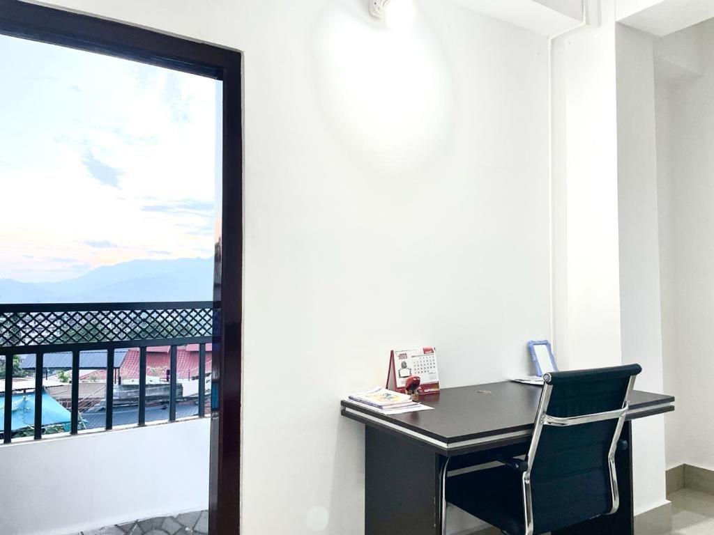 Deluxe Double Room with Balcony photo 2