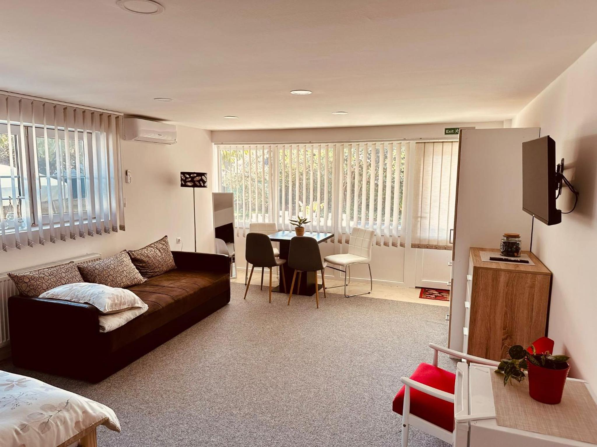 One-Bedroom Apartment photo 1