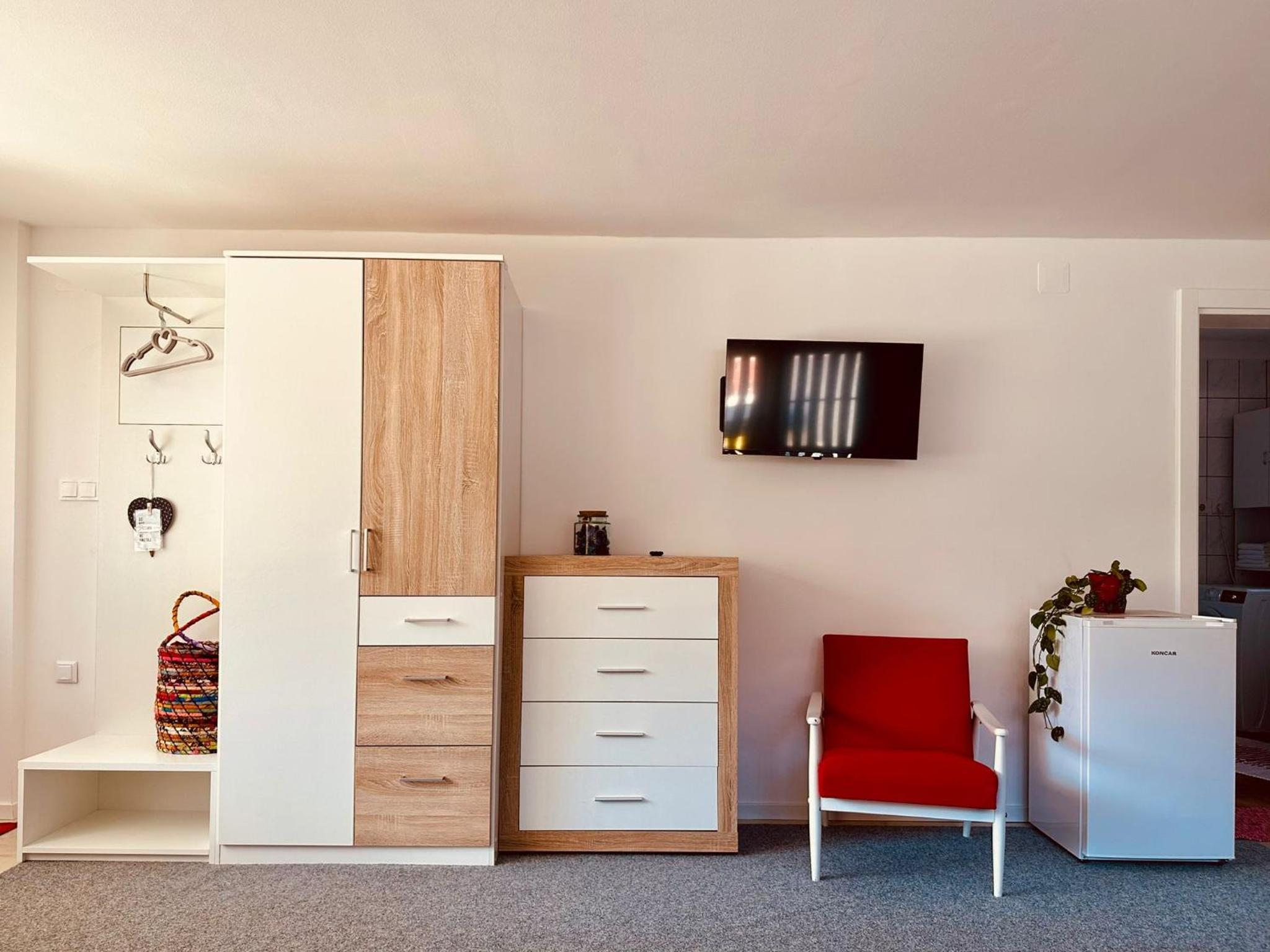 One-Bedroom Apartment photo 2