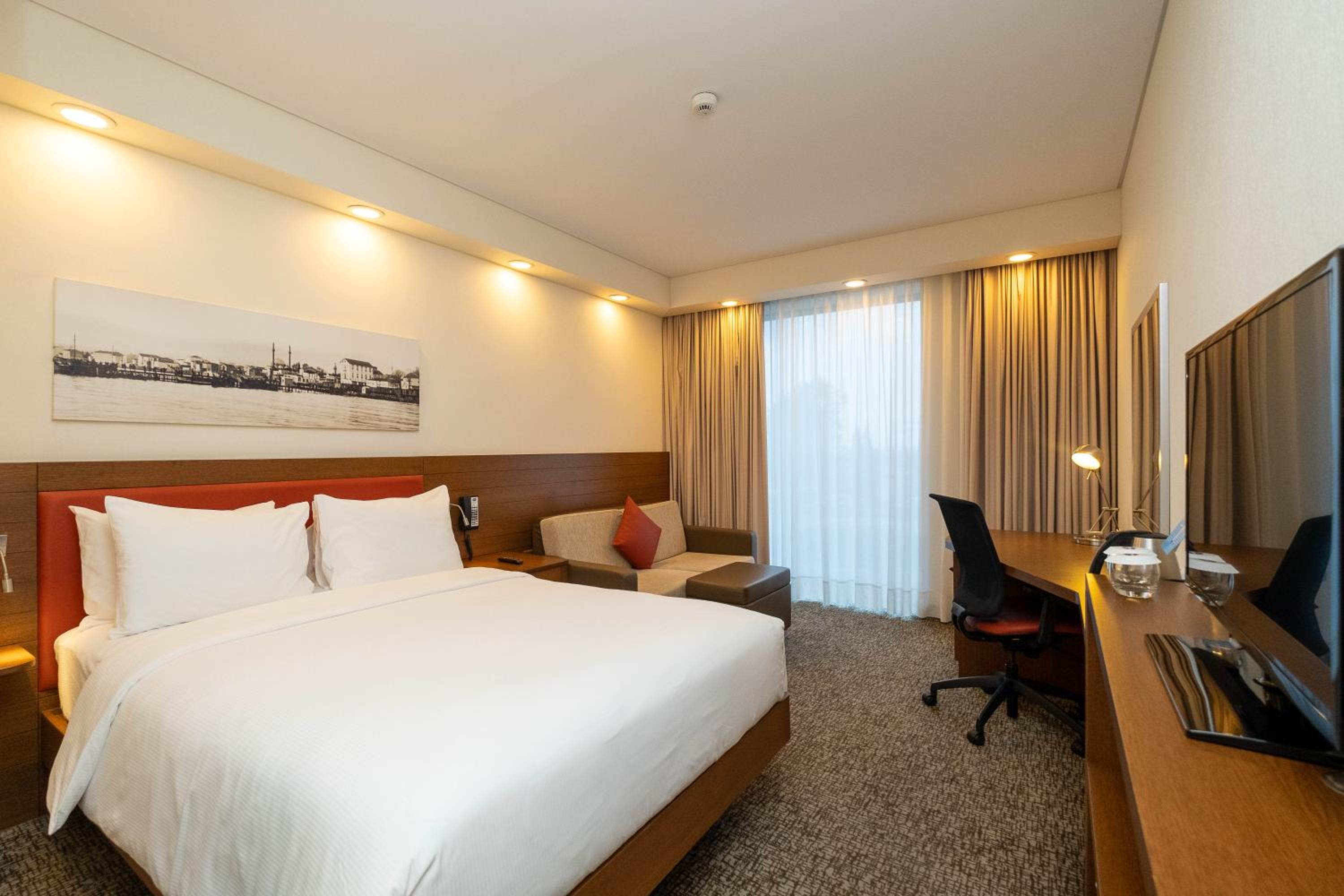 Queen Room with Fridge - Non Smoking
