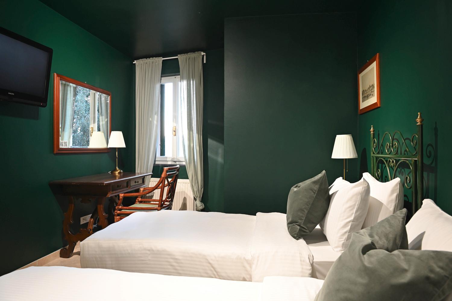 Superior Double or Twin Room with Mountain View - Photo 7