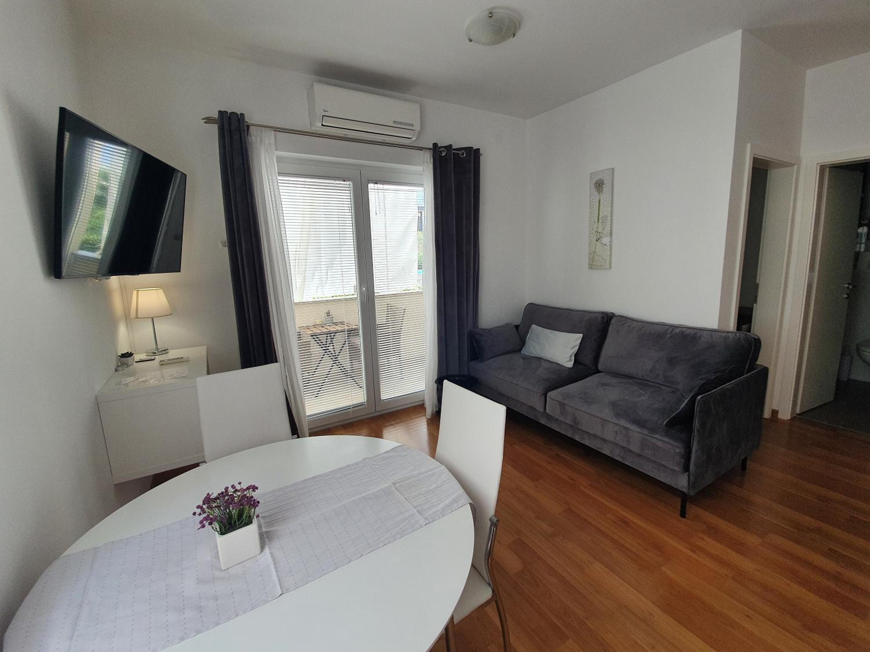 One-Bedroom Apartment with Balcony photo 2