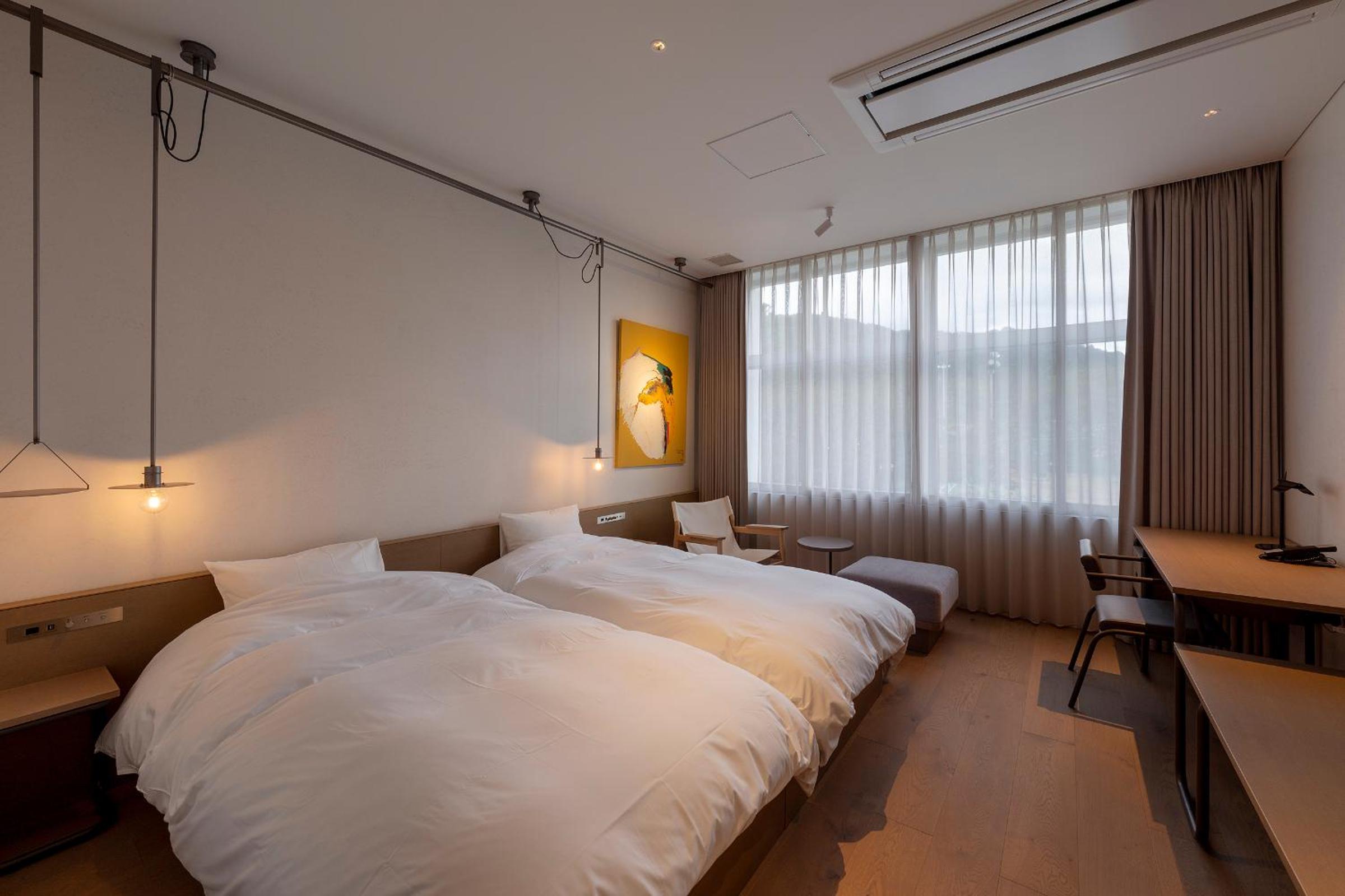 Deluxe Twin Room - B