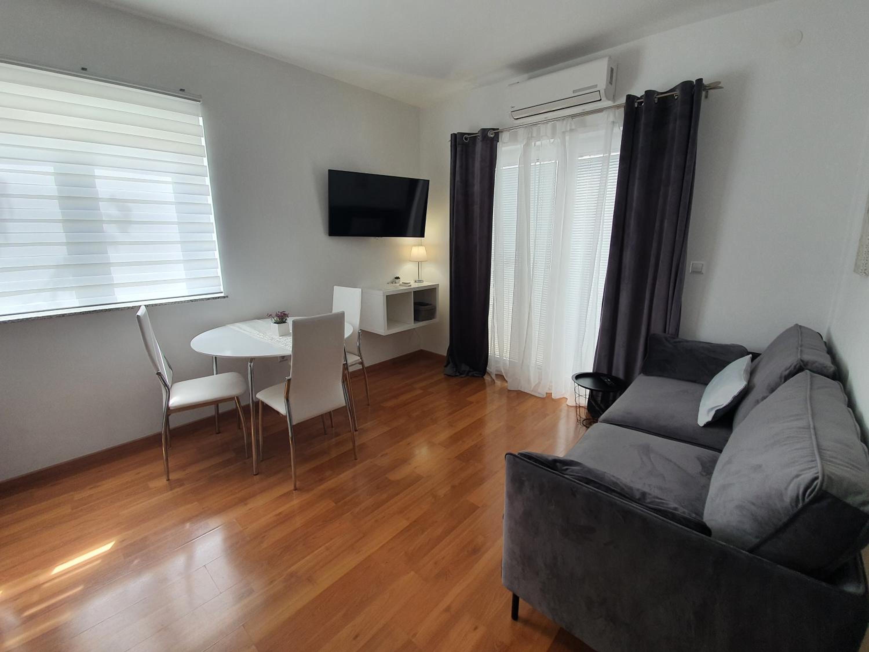One-Bedroom Apartment with Balcony