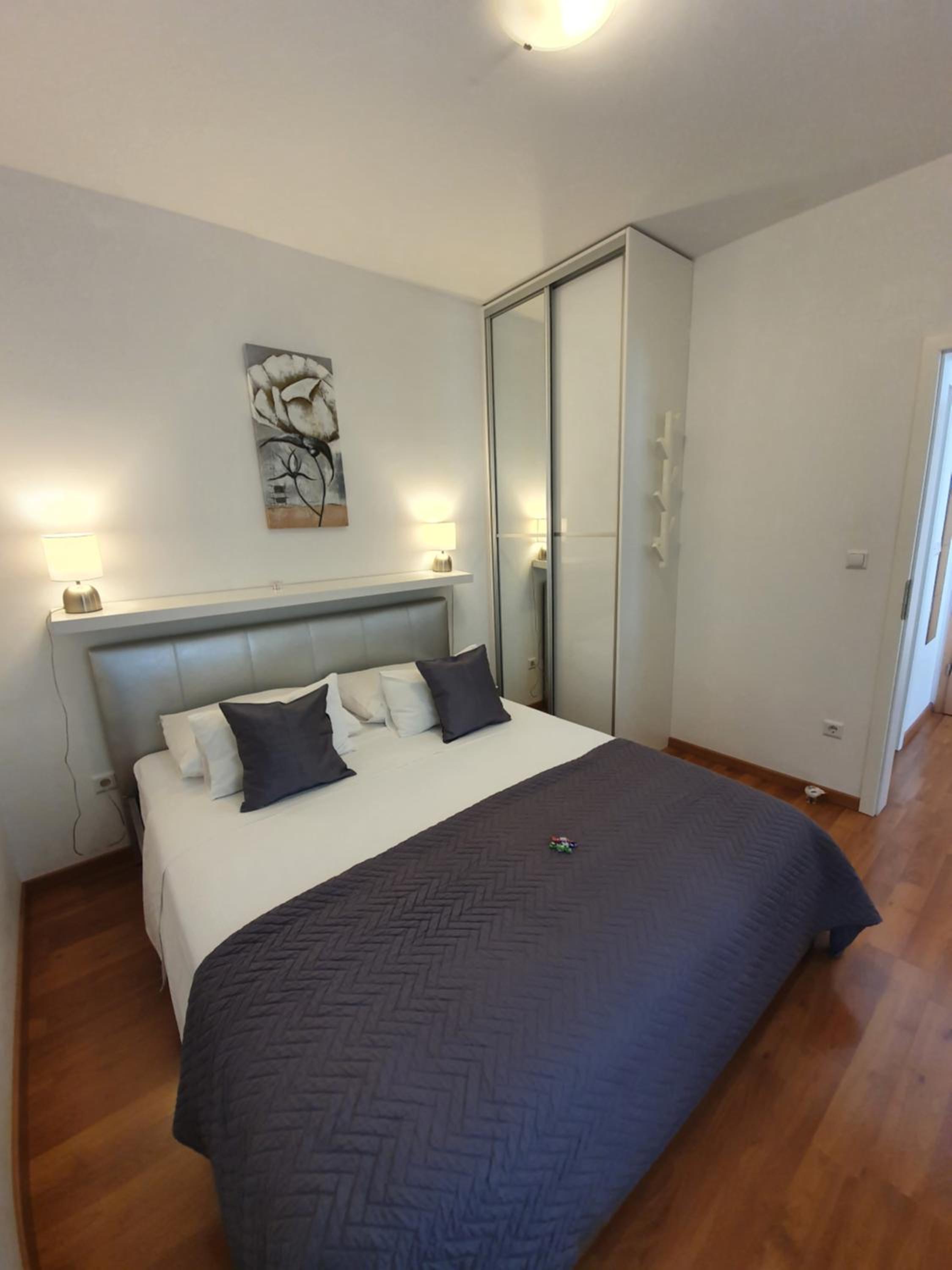 One-Bedroom Apartment with Balcony photo 3