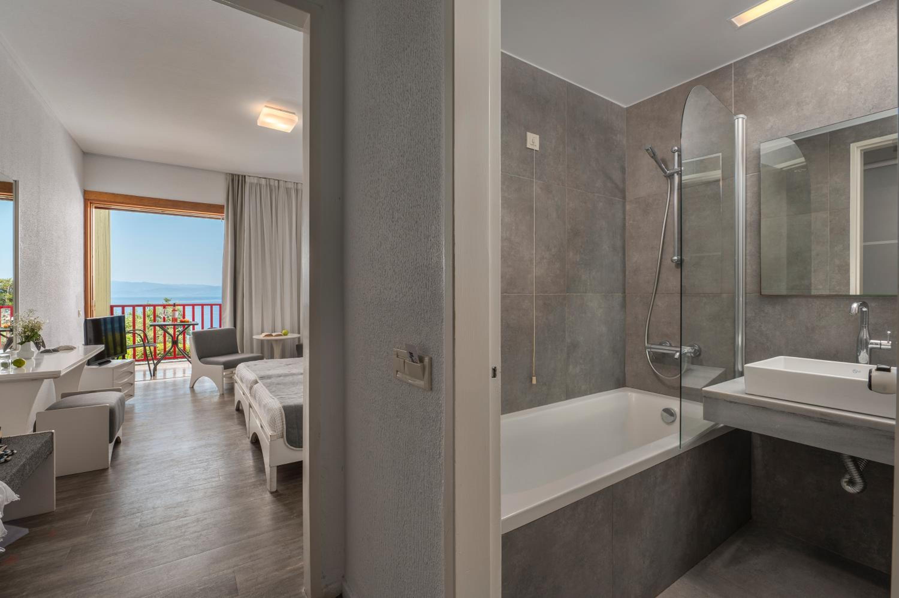 Standard Room with Sea View - Photo 1