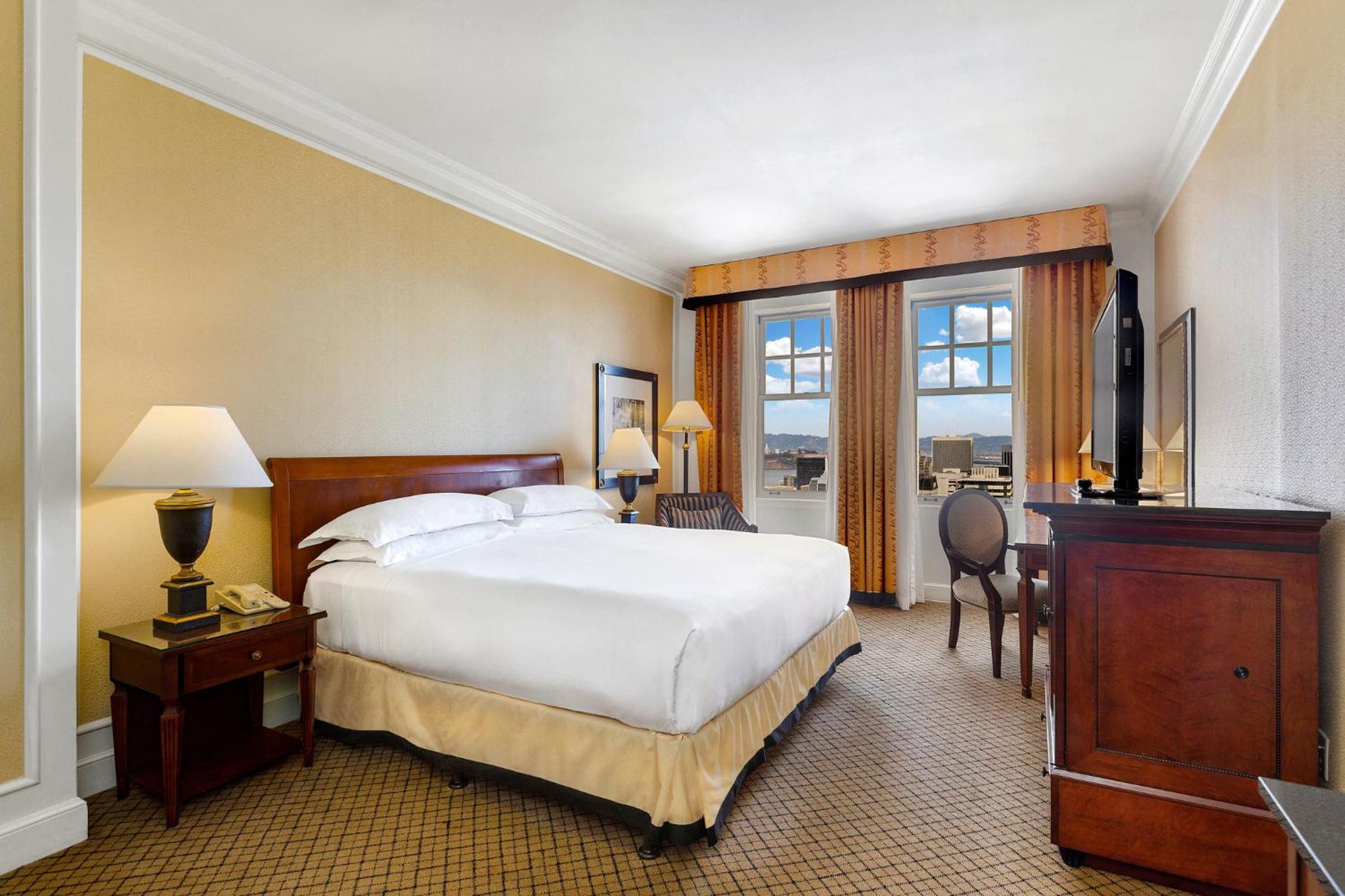 Classic King Room - Photo 7