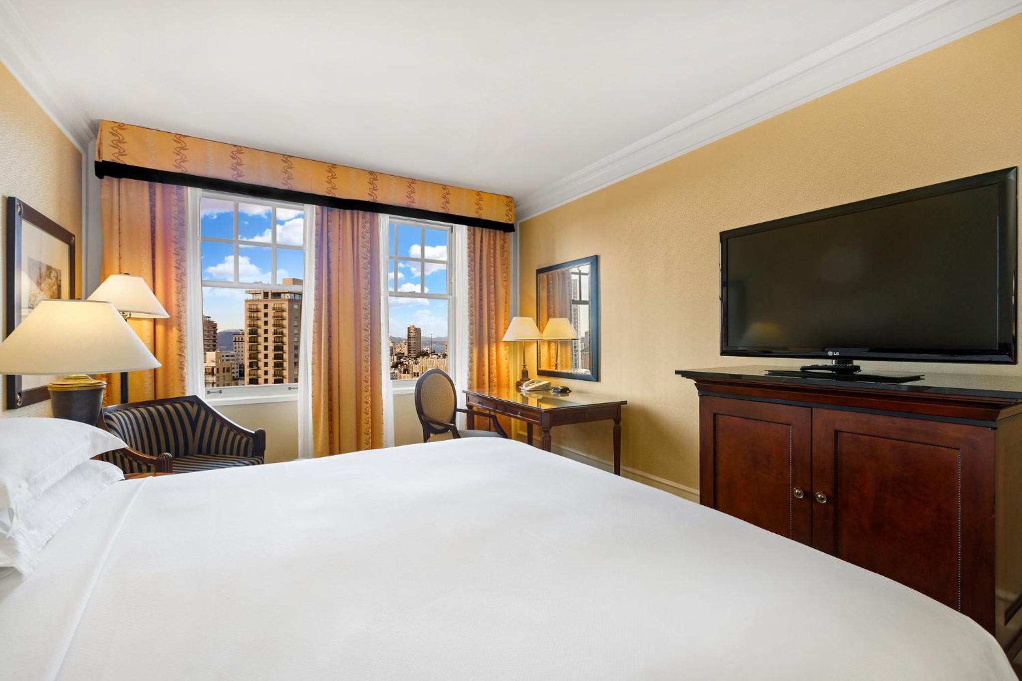 Classic King Room with Golden Gate Bridge View - Photo 7