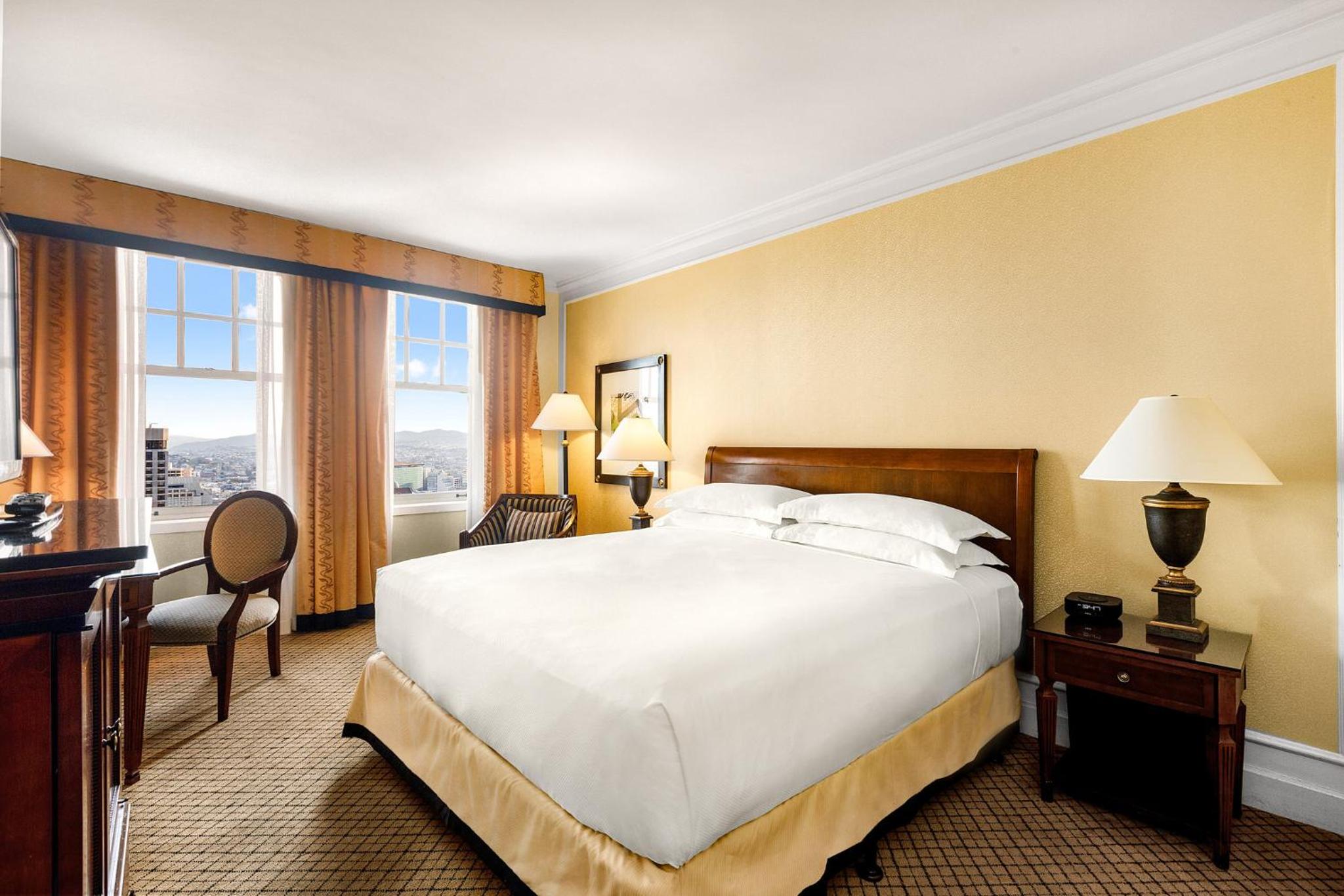 Classic King Room with City View - Photo 2