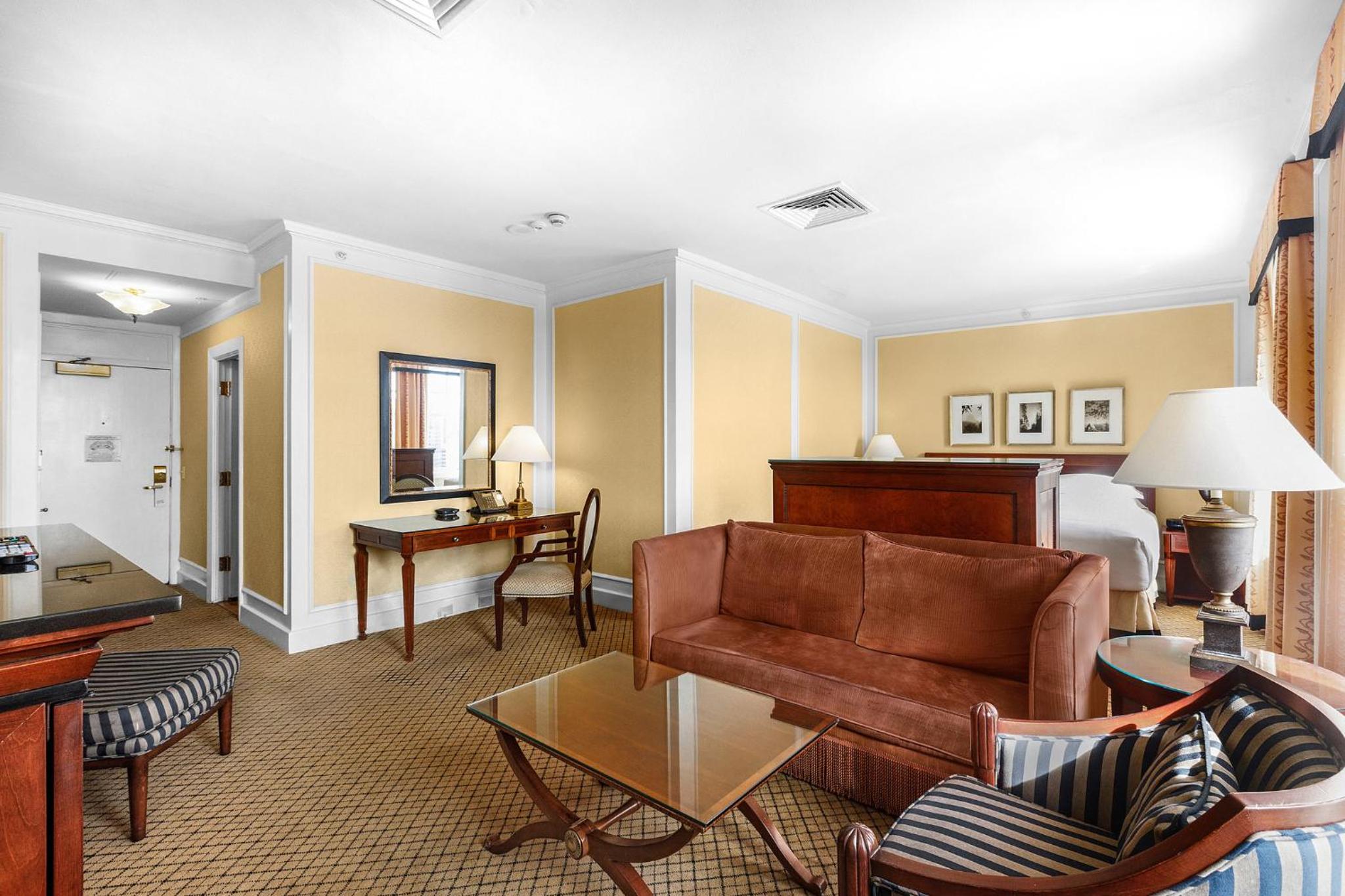 Junior King Suite - Photo 8