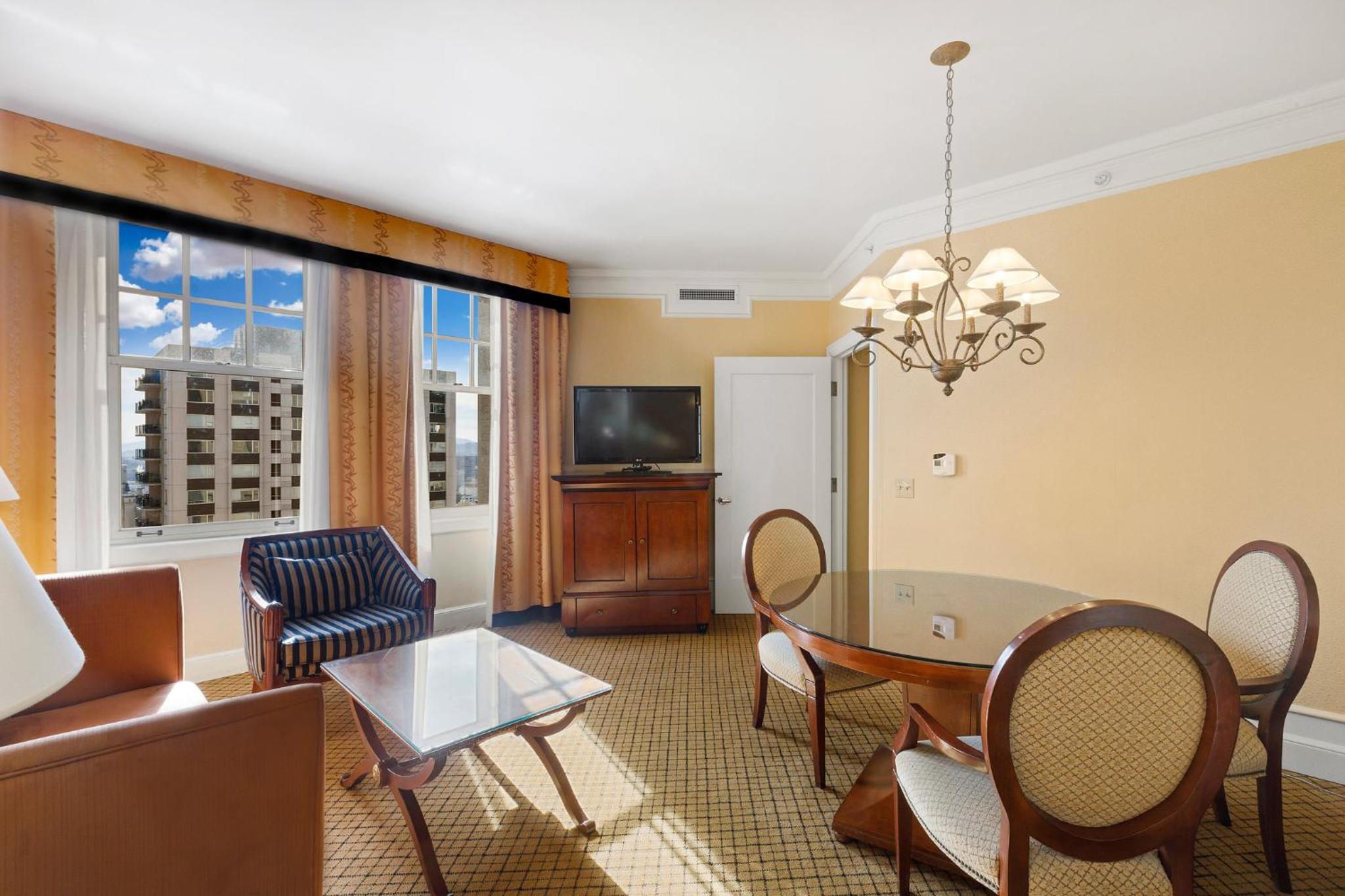 Junior King Suite - Photo 13