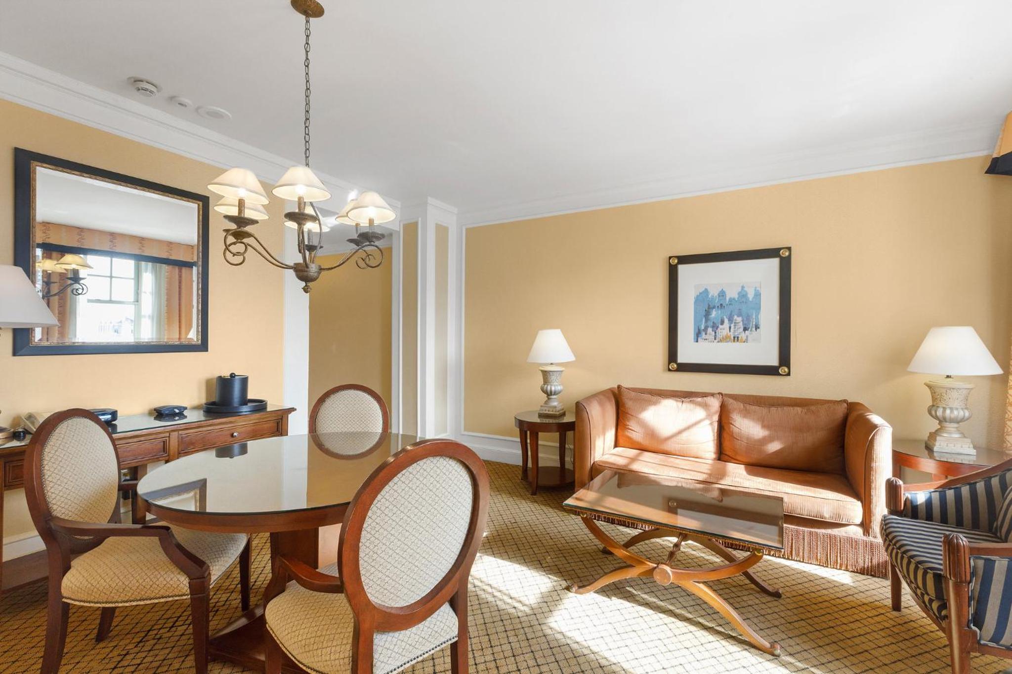 Junior King Suite - Photo 9