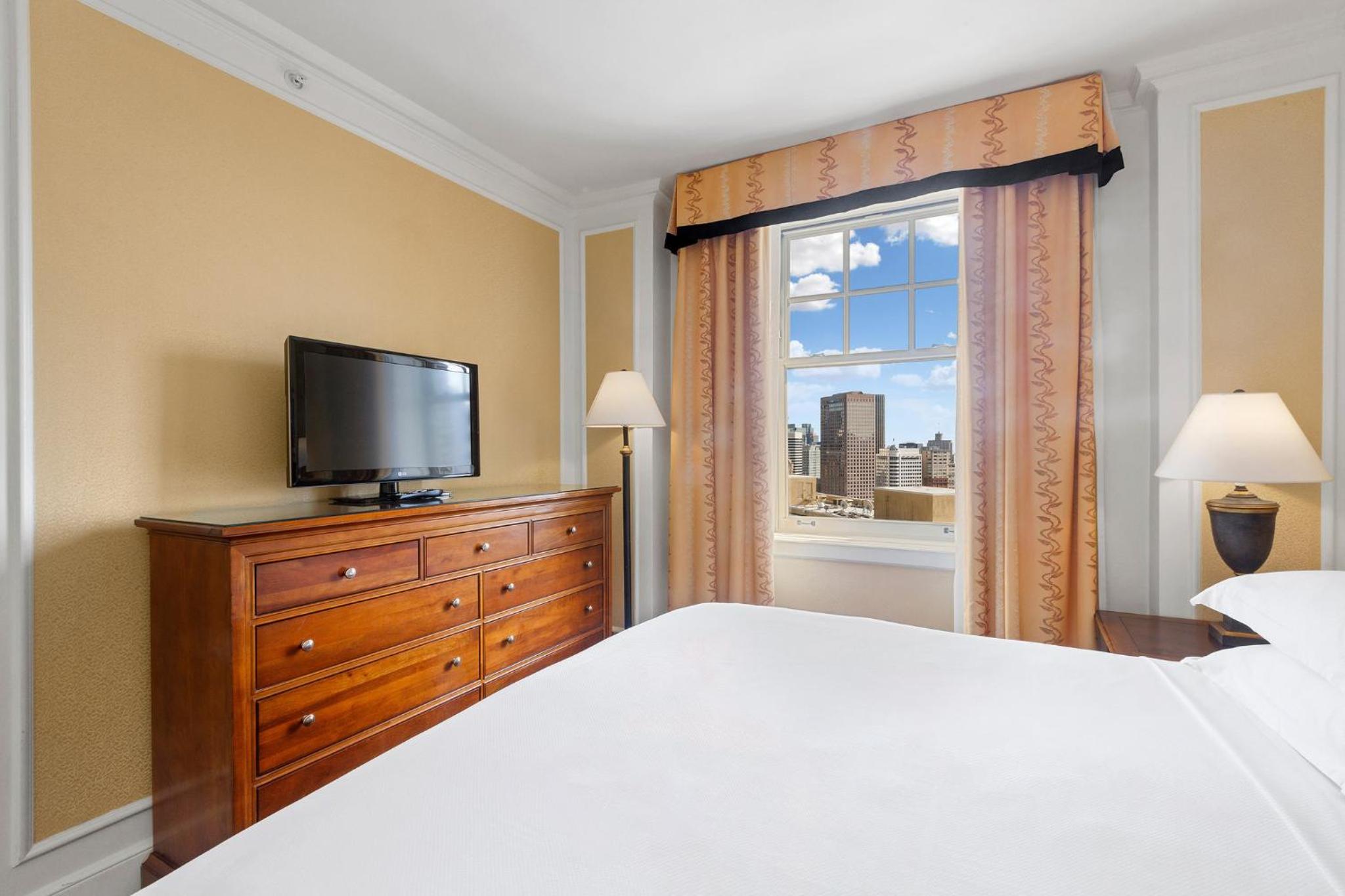 Junior King Suite - Photo 10