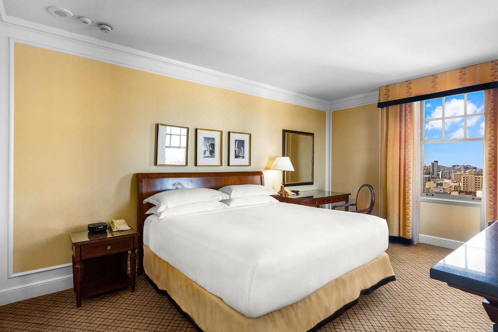 Classic King Room with Corner View - Photo 3