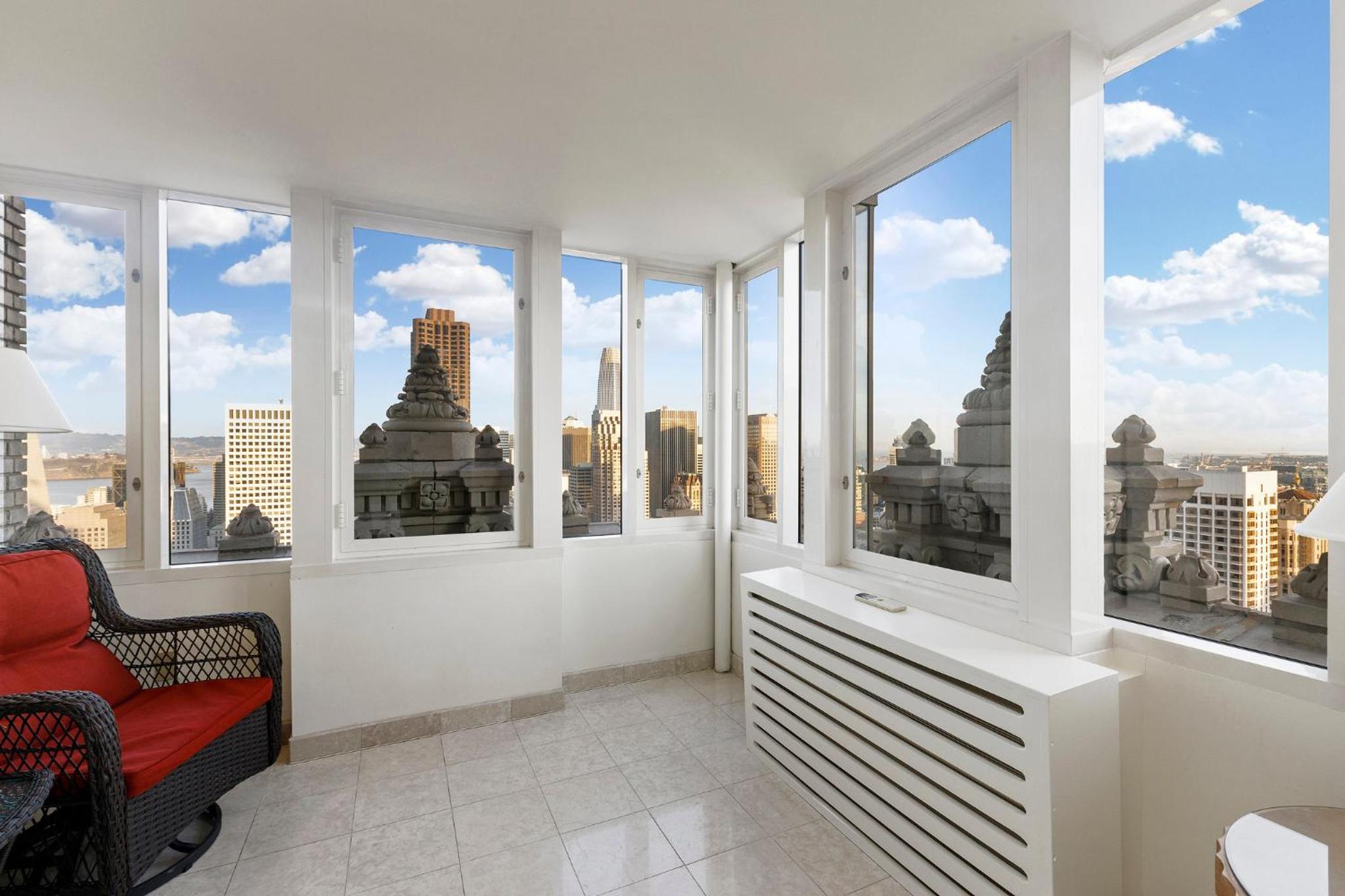 One-Bedroom Suite with Sunroom Access