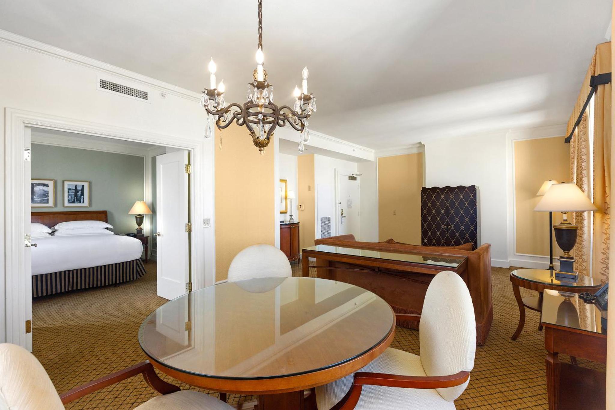 One-Bedroom Suite with Dining Area