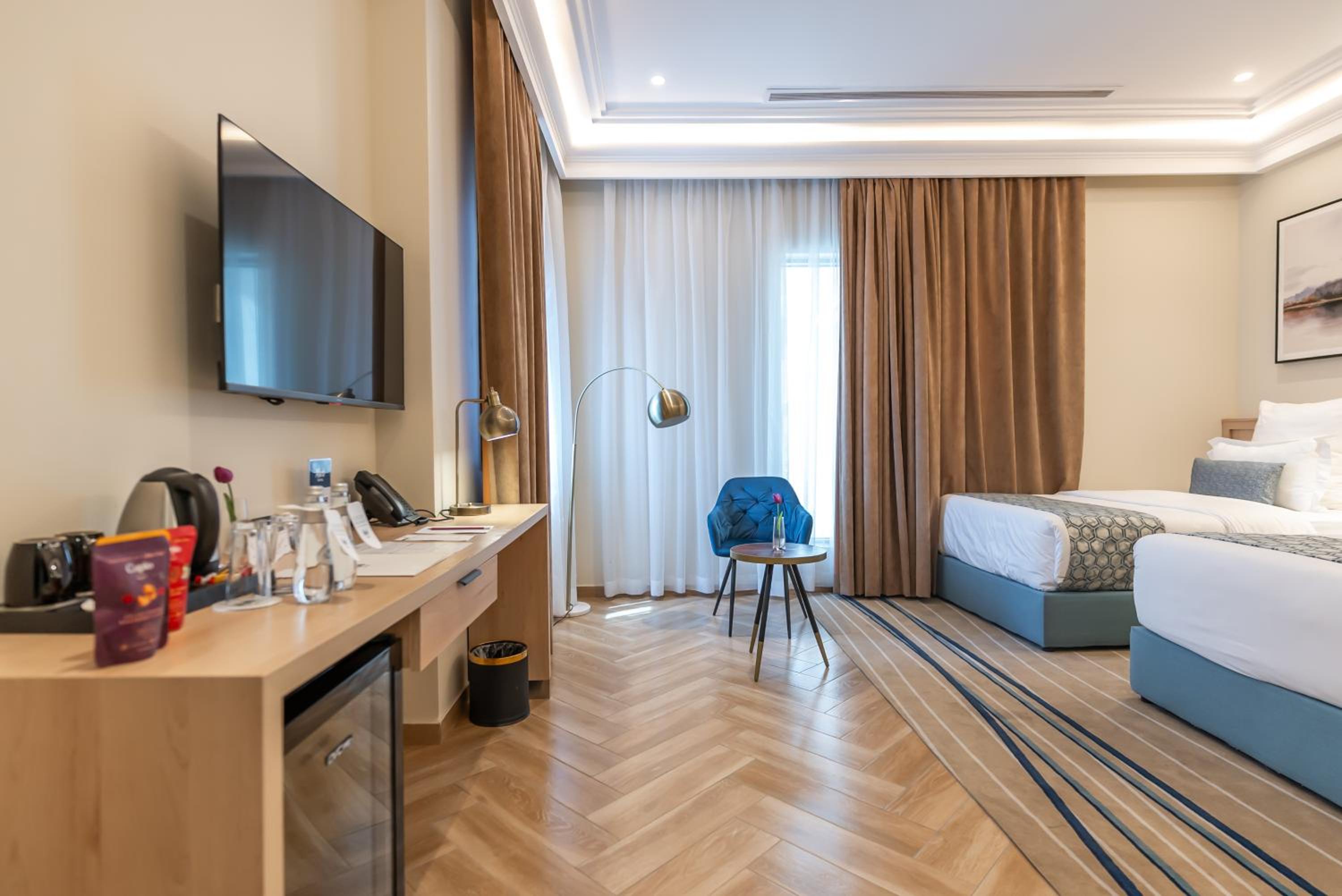 Deluxe Twin Room - Photo 2