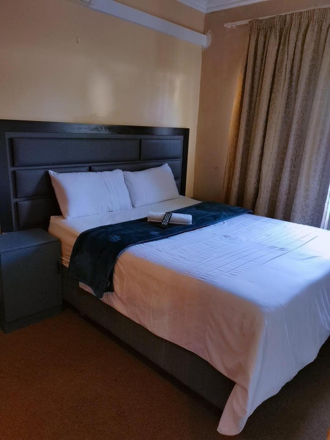 Double Room with Shared Bathroom photo 1