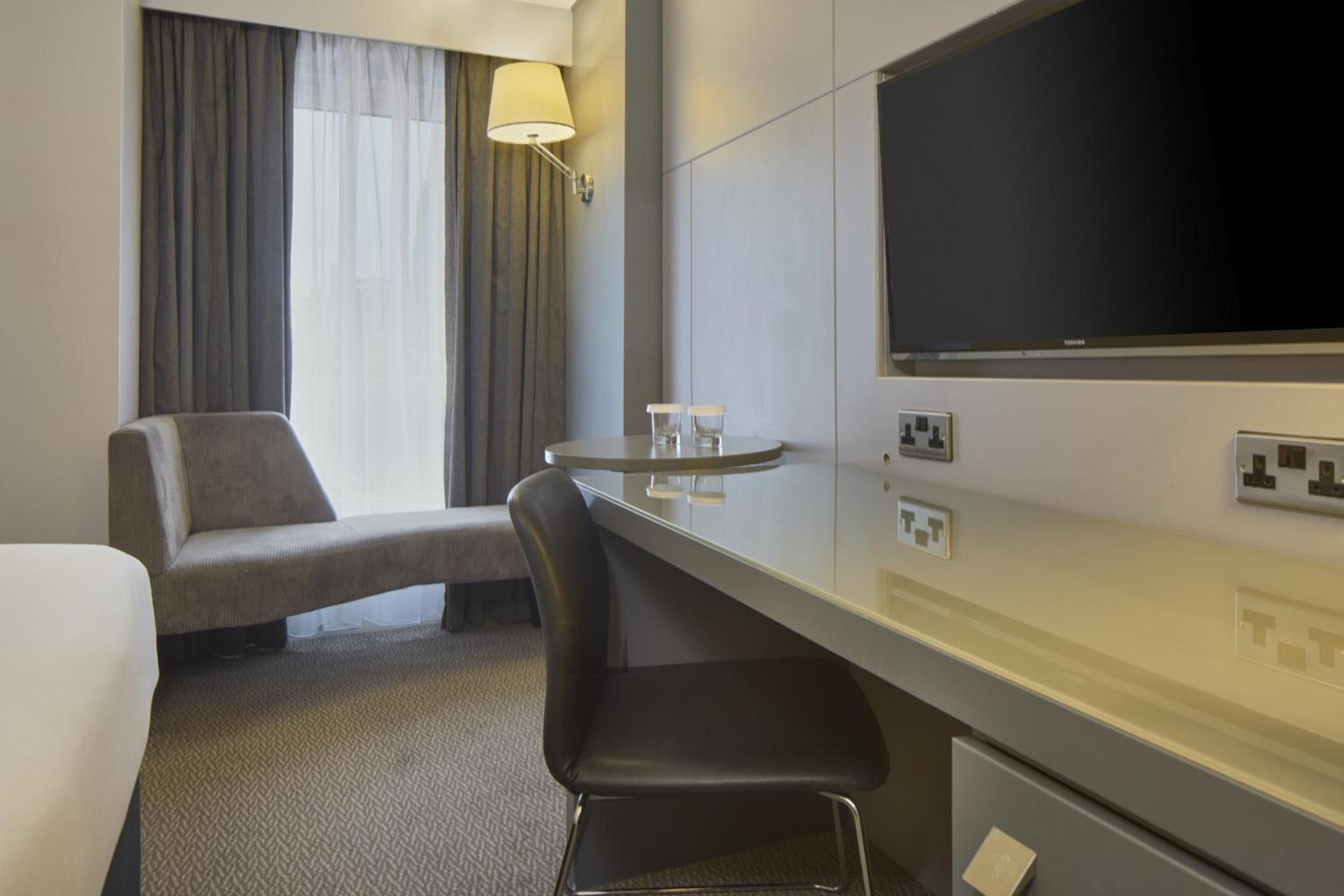 King Guest Room - Photo 3