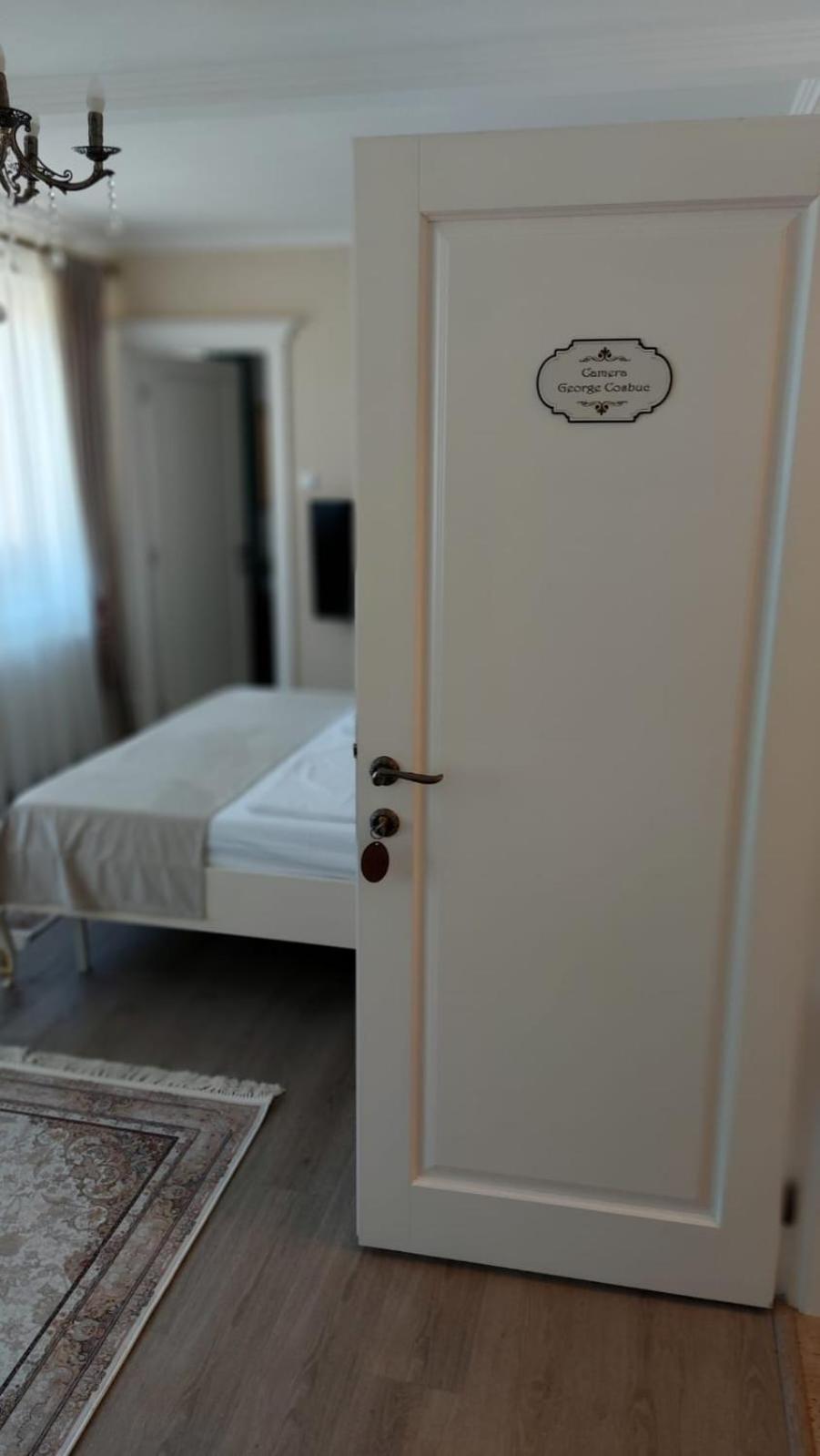 Deluxe Double Room with Extra Bed photo 3