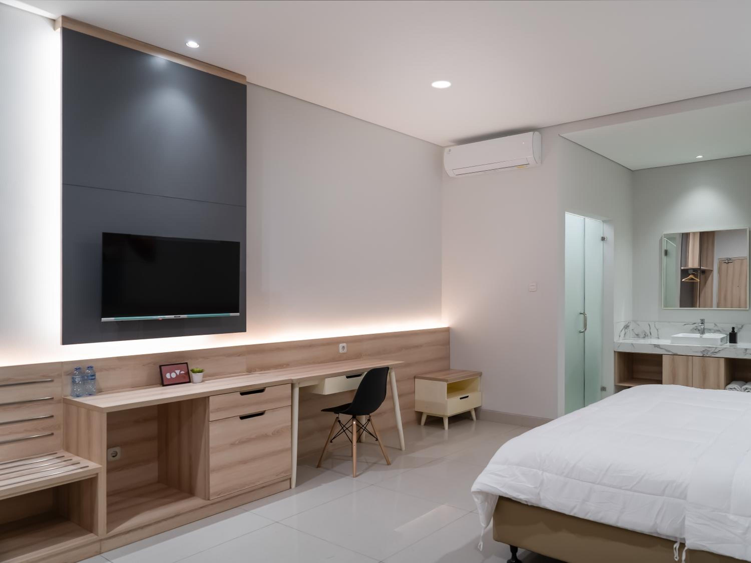 Standard King Room - Photo 6